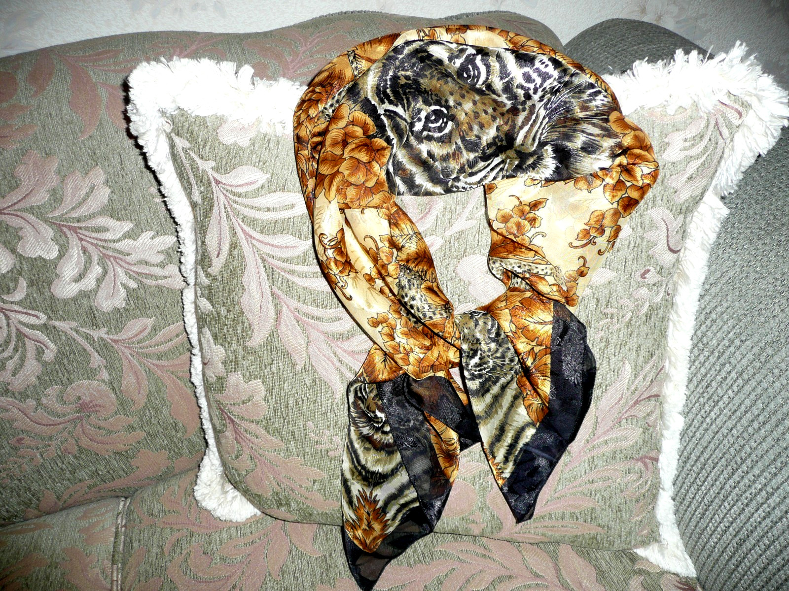 ANTIQUE GOLDEN BRONZE POLYSTER ANIMAL BIRDS TIGER SHAWL SCARF 1970 40″x 40″