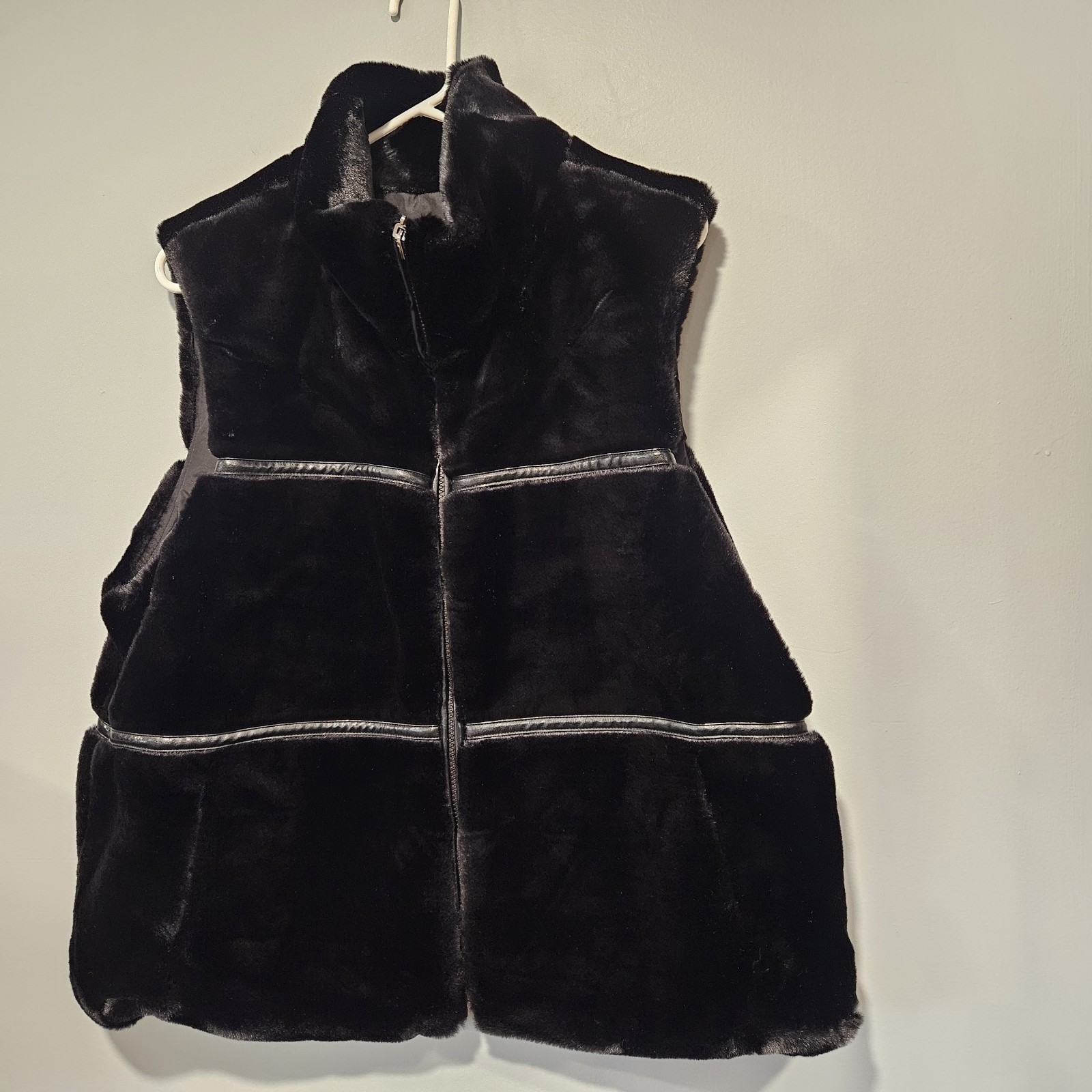 Women’s Reversible Faux Fur Vest w/Faux Leather Trim Fully Lined Slash Pockets