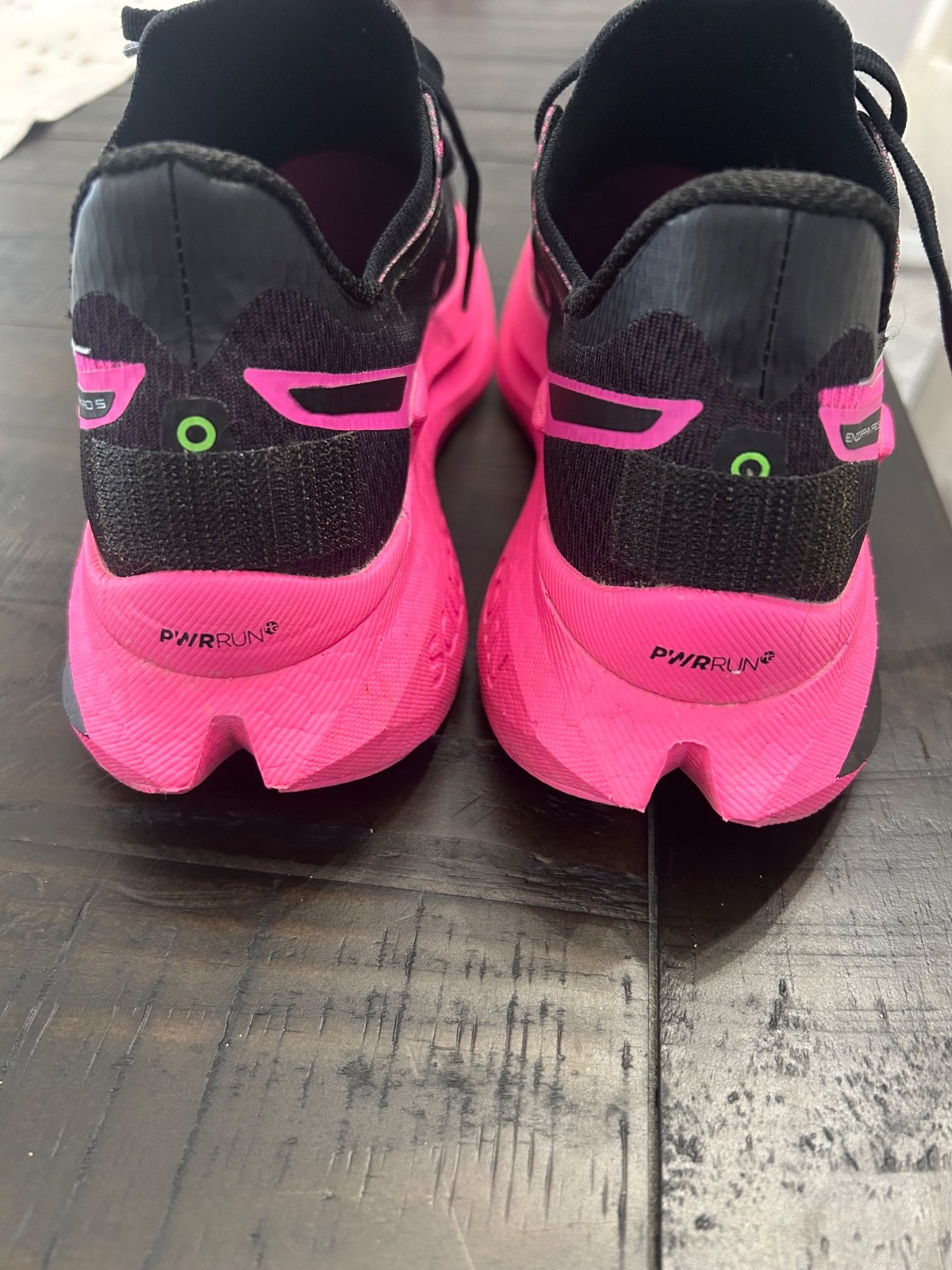 Womens Saucony Endorphin Pro 5 Black and Neon Pink size 7.5