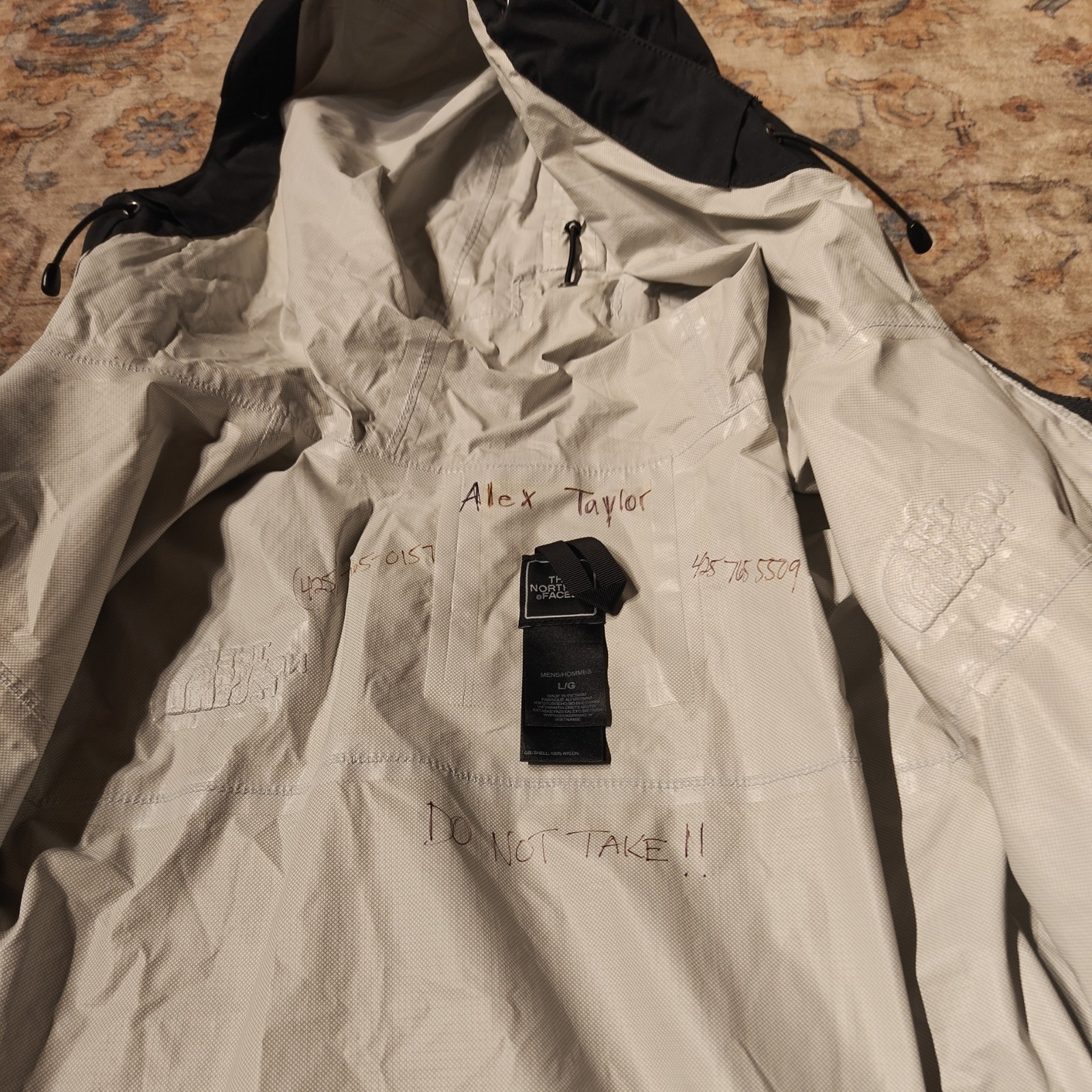 The North Face HyVent 2.5L Rain Jacket Mens L Black Hooded Waterproof Shell