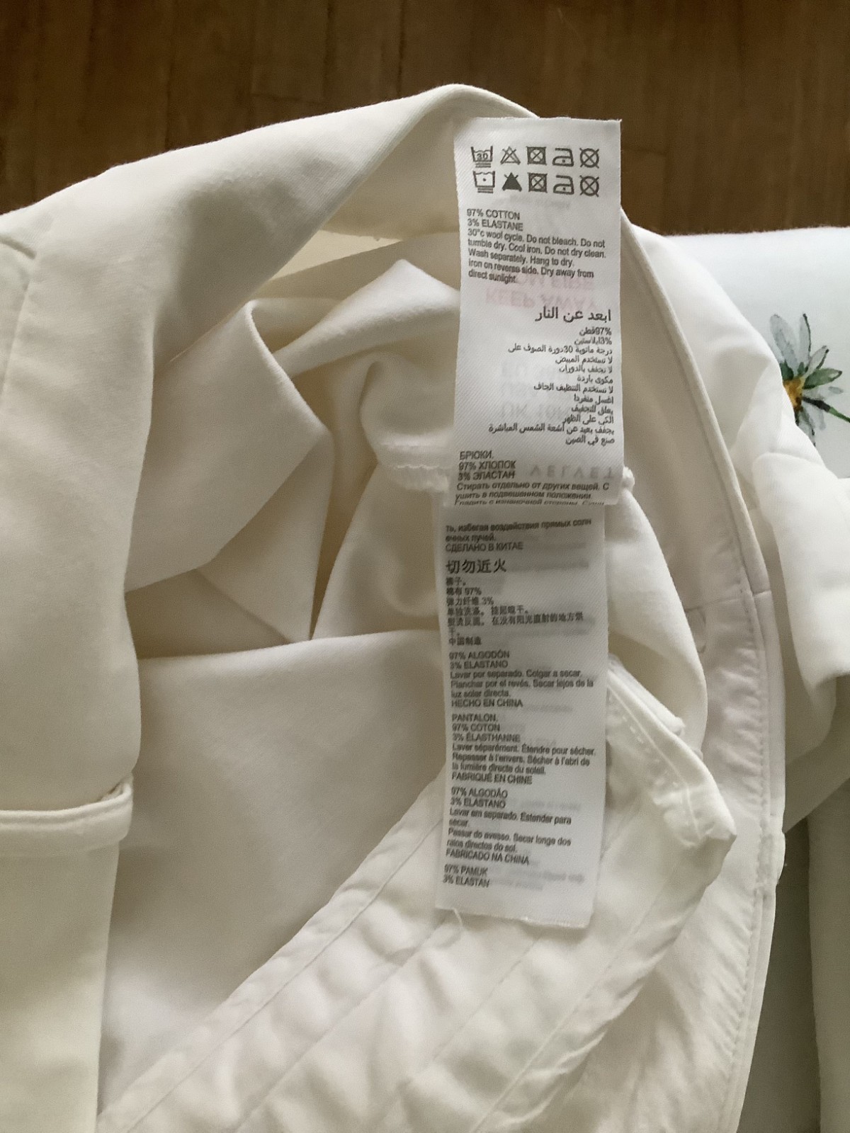 MINT VELVET: White 97%Cotton3%Elastane Capri trousers. Size: 10R See meas. below