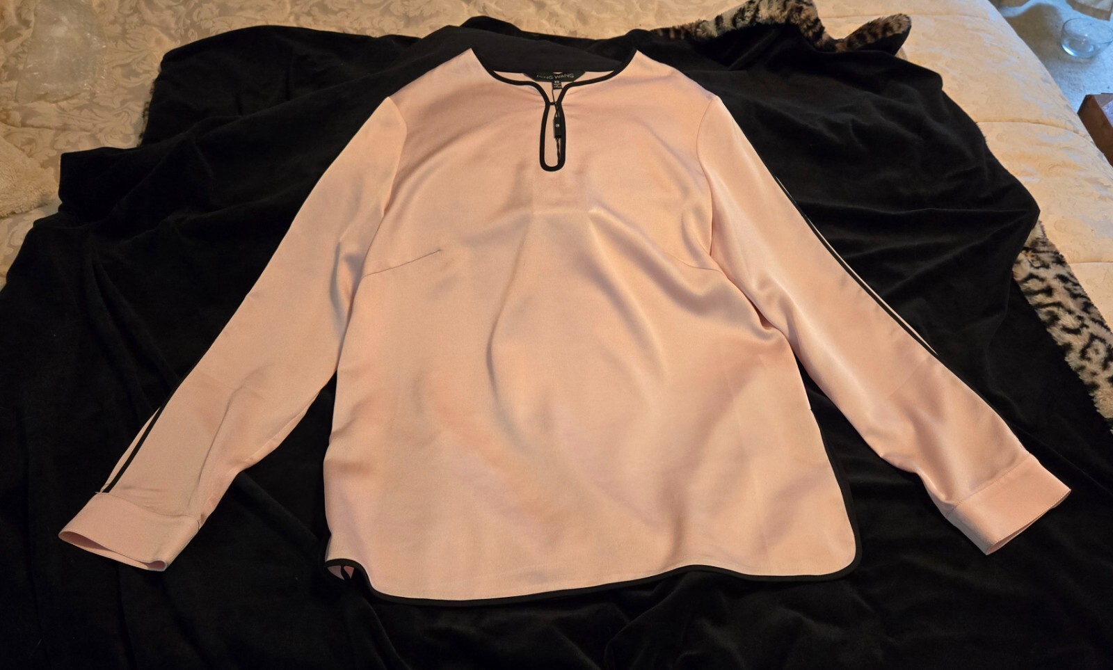 NWT Ming Wang Soft Pink Satin Long Sleeve Top Black Piping and Cutouts Size XS