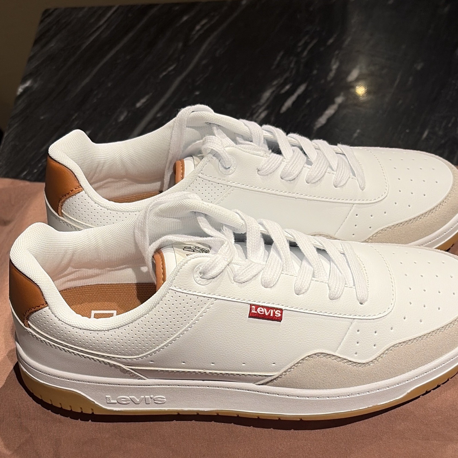 Levi’s Men’s Low Top Lace-Up Sneakers White/Tan Gum Sole Casual