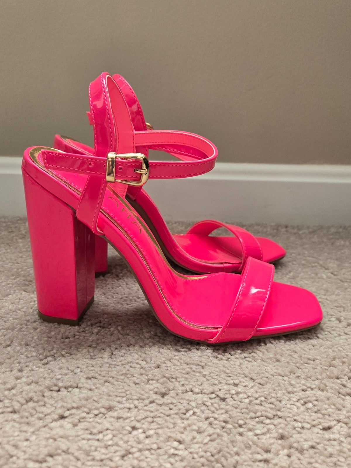 Brand new. Never worn. Pink . Leathery material . Size 6.5 . High heel