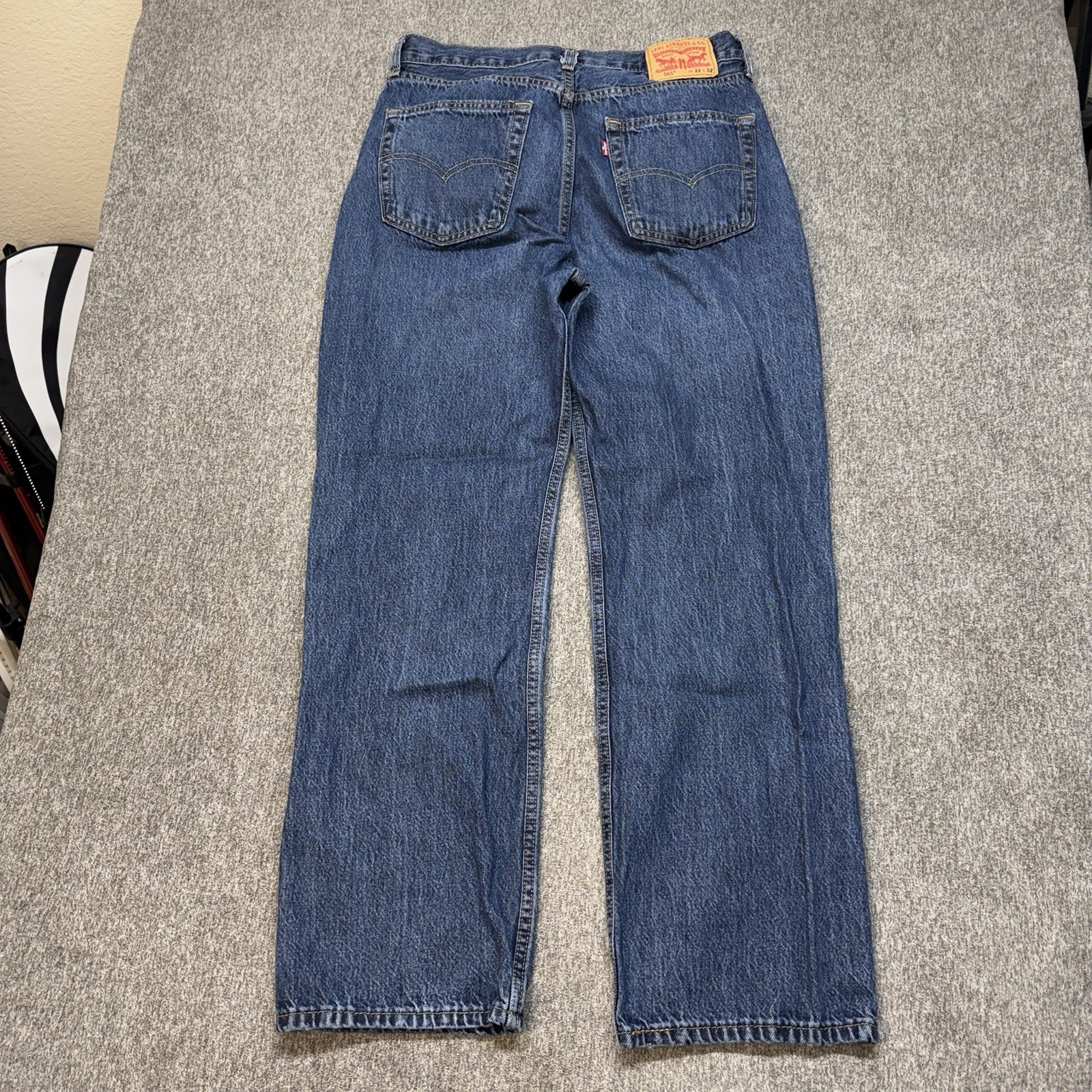 levi’s 565 33×32 dark wash jeans excellent condition regular fit