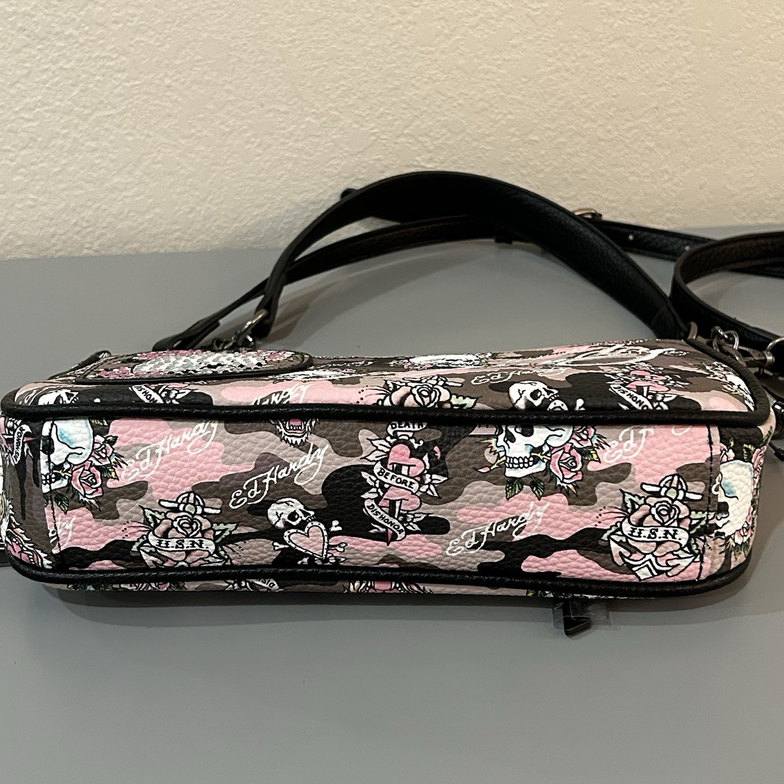 NWT Ed Hardy Shoulder / Crossbody Bag – Pink Camo – Skulls & Screaming Tigers
