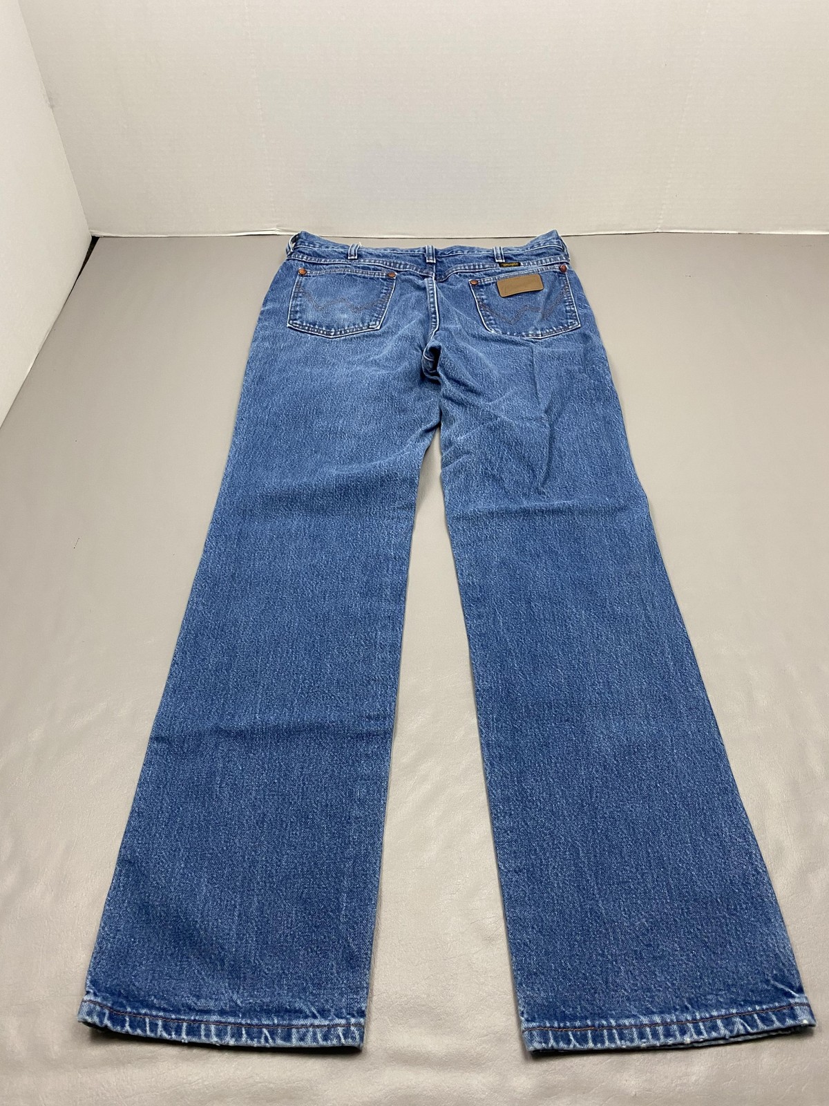 Jeans Mens 32×32 Blue Medium Wash Straight Denim Pants Distressed Cotton Pockets