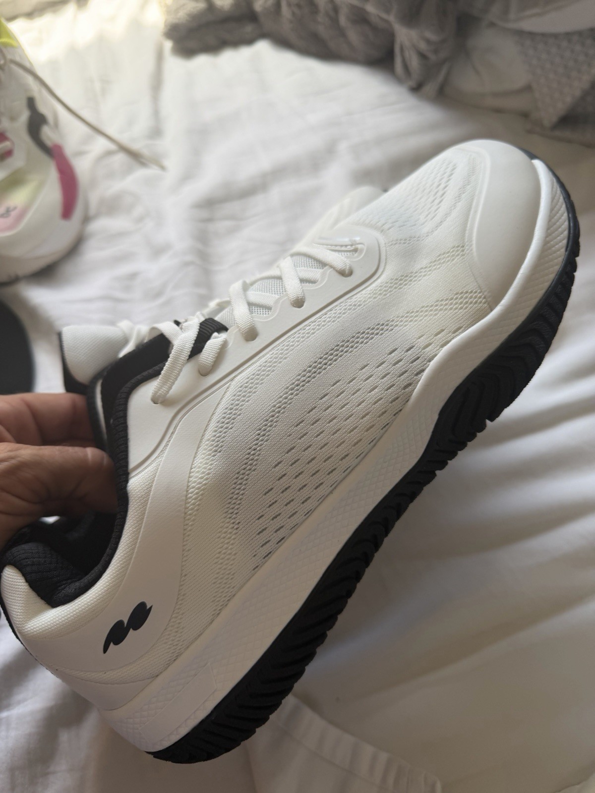 Nike Men’s White/Black Low Top Lace Up Athletic Sneakers Rubber Outsole