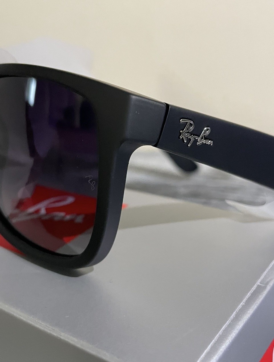 Ray-Ban Justin 4165 Sunglasses Matte Black Frame/Grey Gradient Polarized 54-16