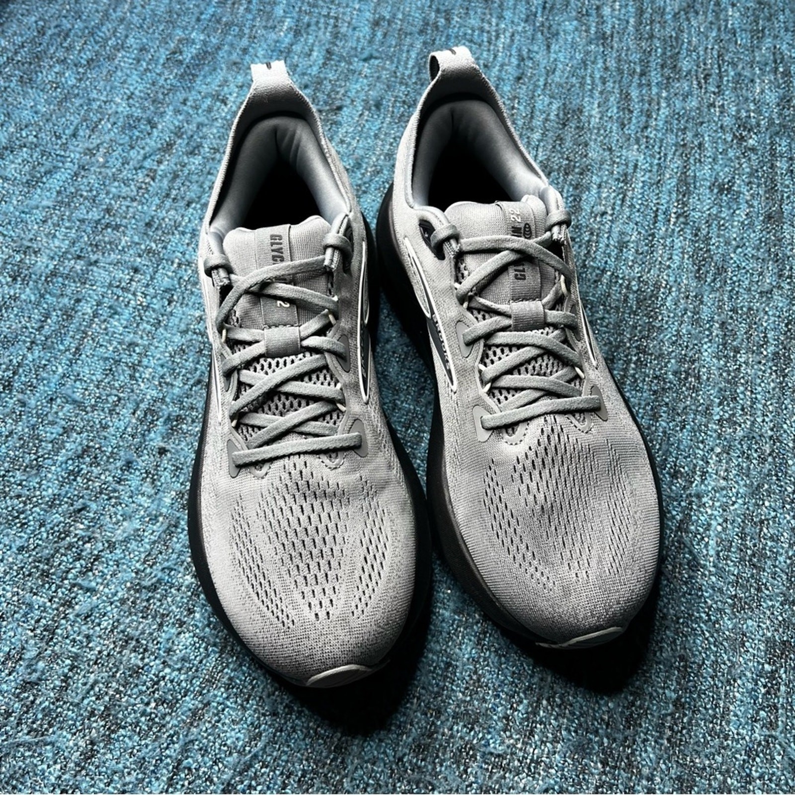 Brooks Glycerin 22 Running Shoes in Primer Grey Ebony Men’s Size 9.5 WIDE 2E