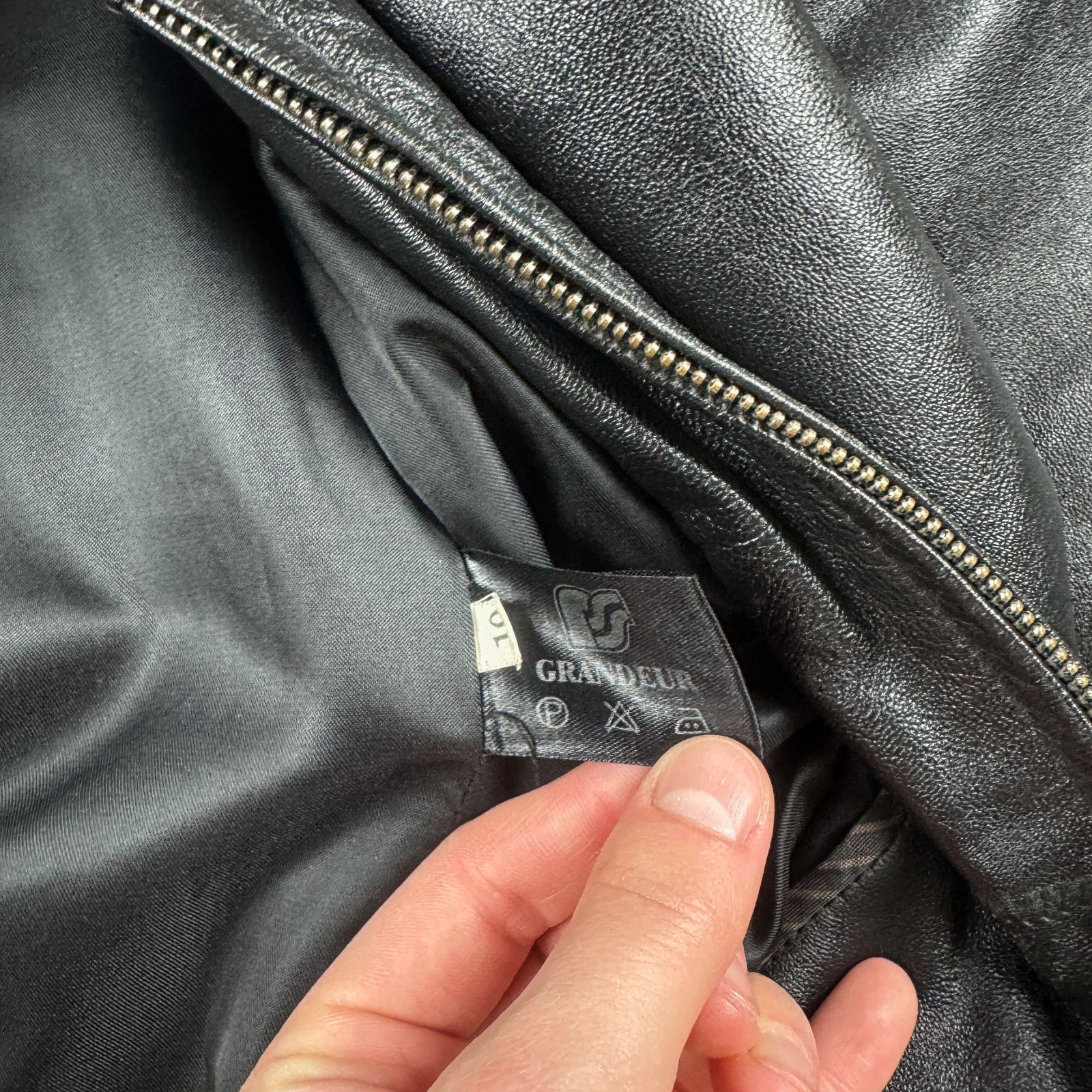 Grandeur Vintage Black Leather Jacket Minimalist Zip Up Classic Coat
