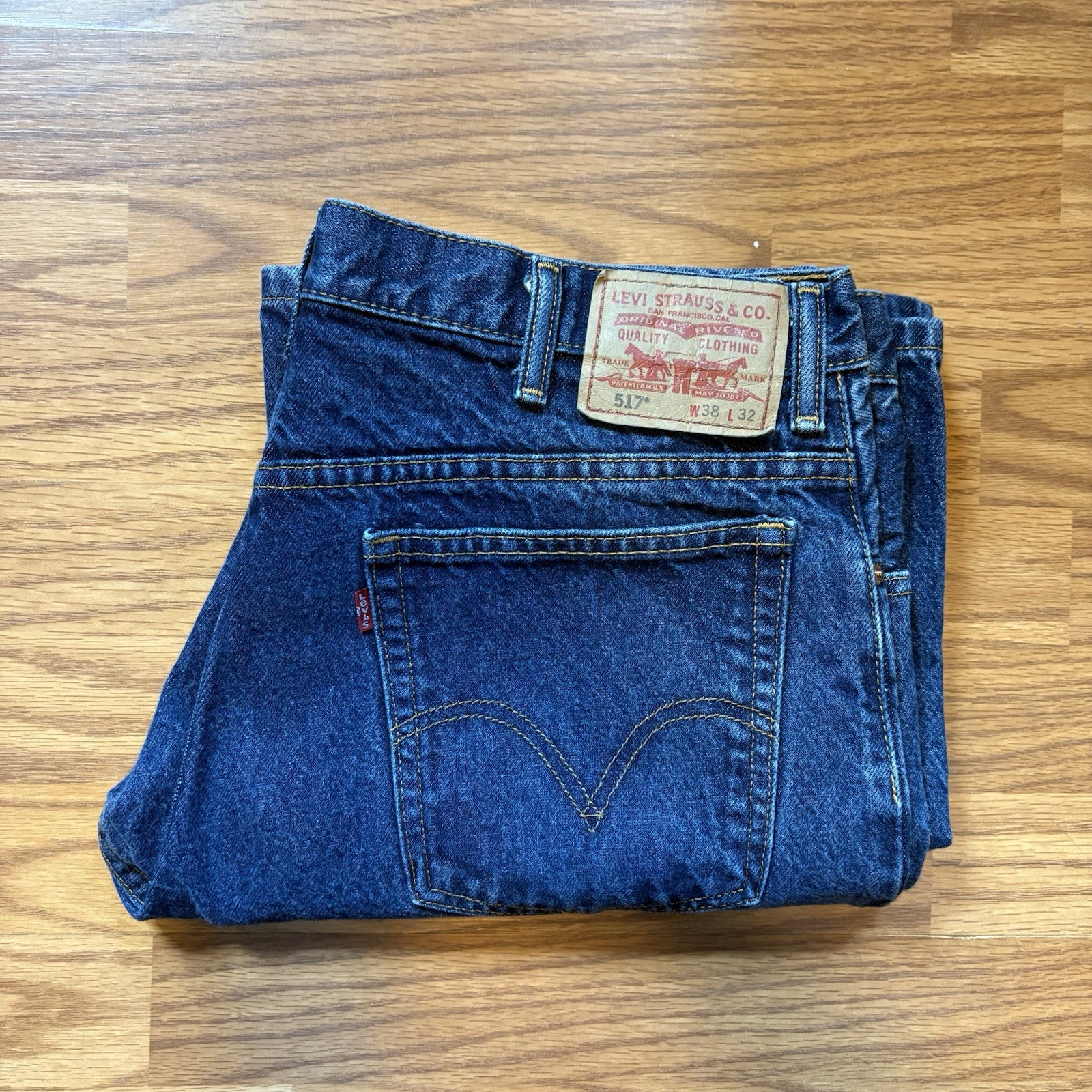 2000s Levi’s Boot Cut Men’s Dark Blue Denim Jeans Tagged Size 38