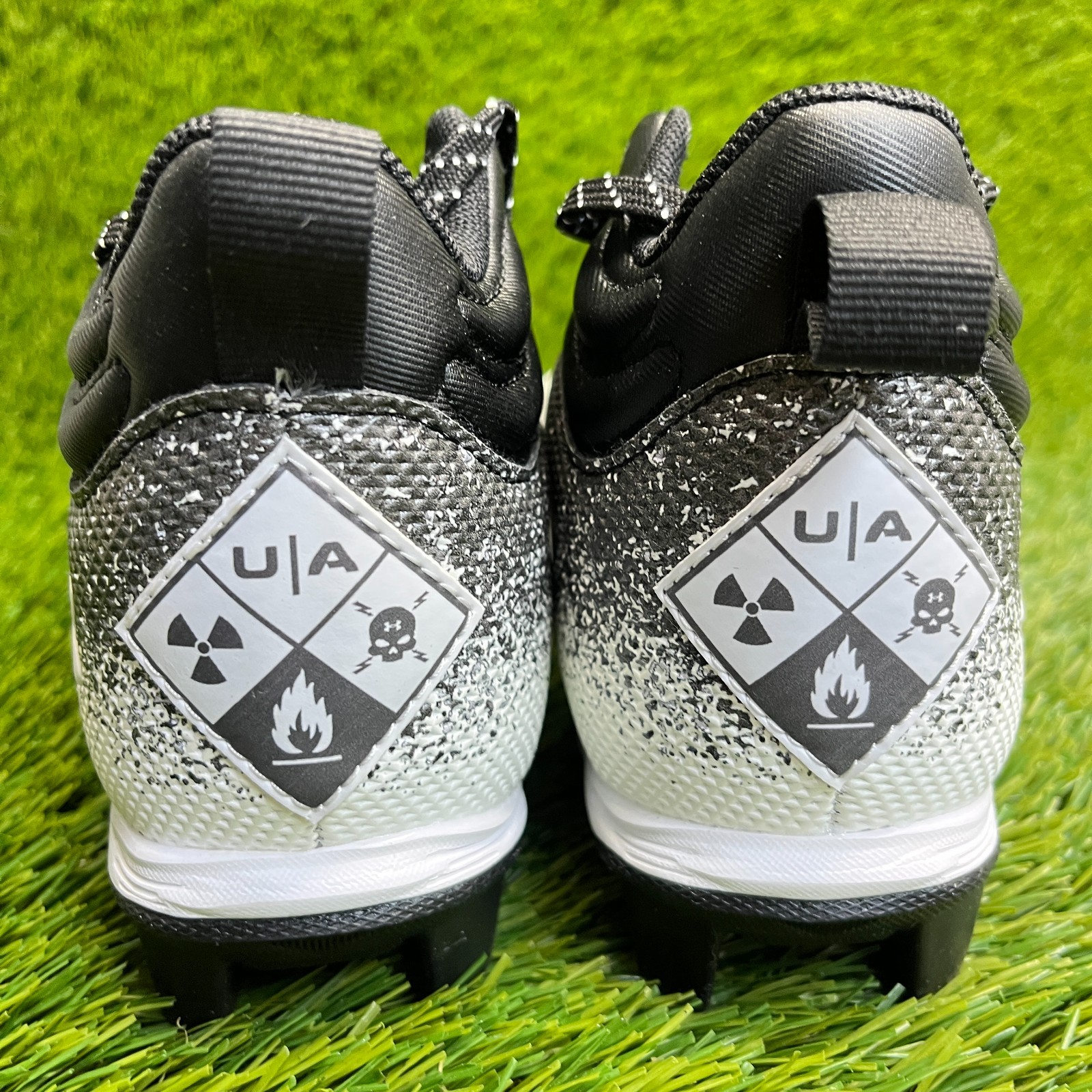 Under Armour Spotlight Franchise RM 2.0 Boys Size 4.5Y Black Football Cleats