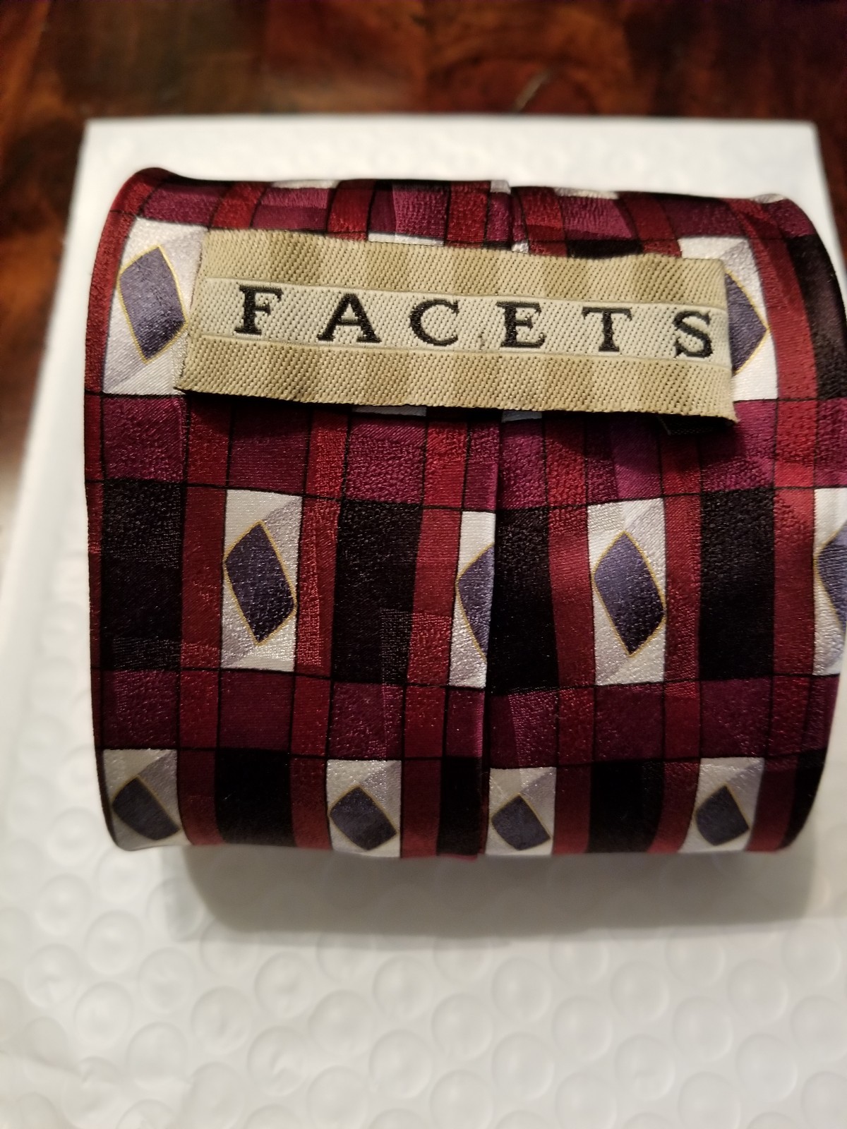 Elevate your style! Facets Silk Tie – Maroon & Grey Perfect for Any Occasion!