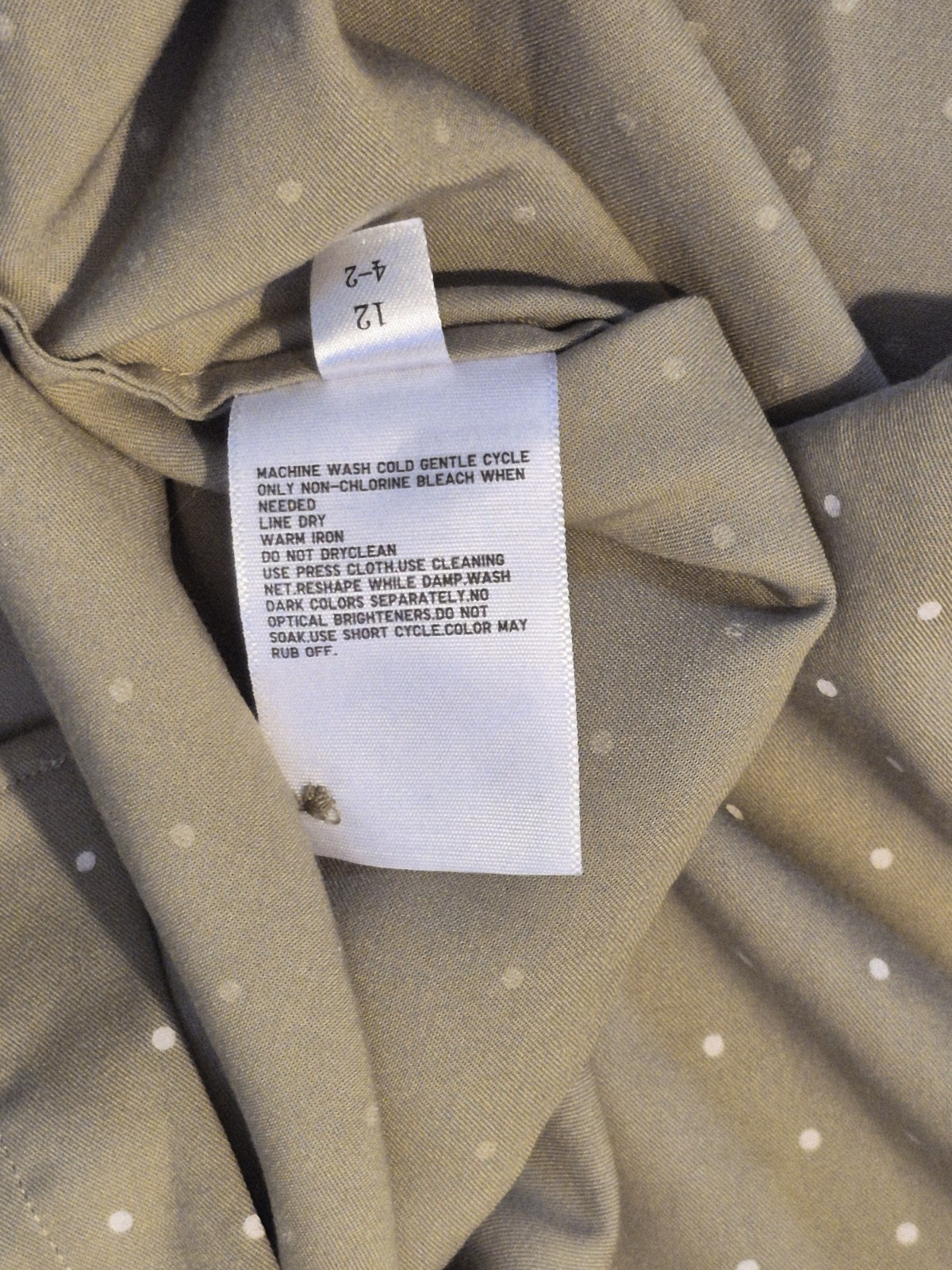 UNIQLO Sage Green Polka Dot Rayon Blend Button Down Blouse Women’s Large Y2K