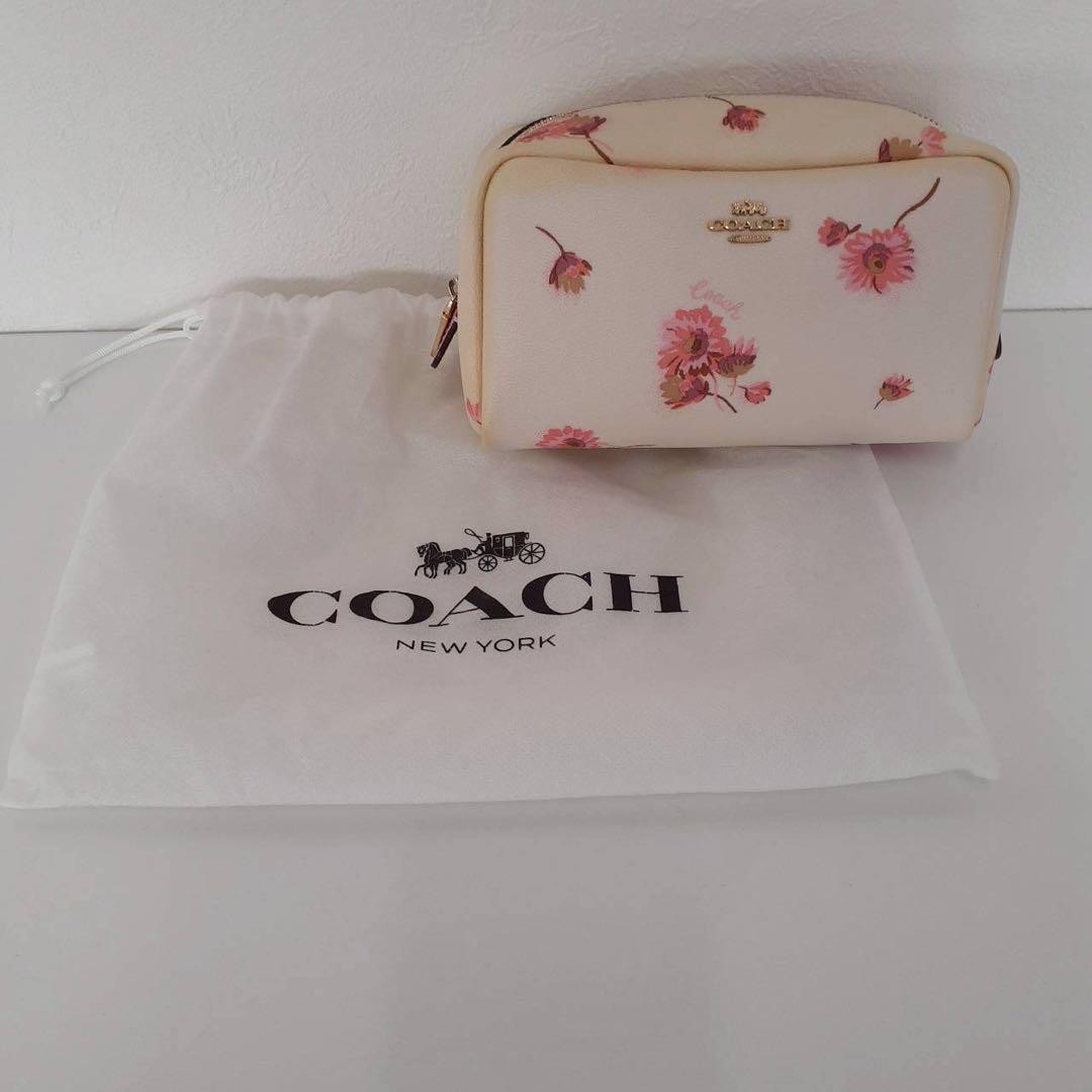 Excellent Condition COACH Pouch White Floral Cute