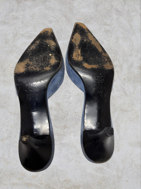 BARNEY’S NEW YORK — Blue Suede Mule Slides, Elegant Pointed Toe, Kitten Heels