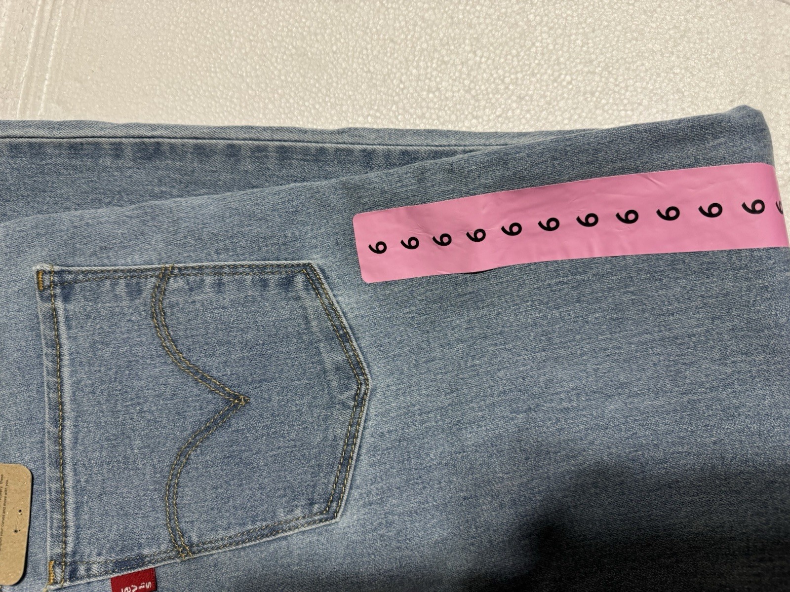 Levi’s Women’s 314 Shaping Straight Size 6 28/32 Mid Rise Light Wash NWT