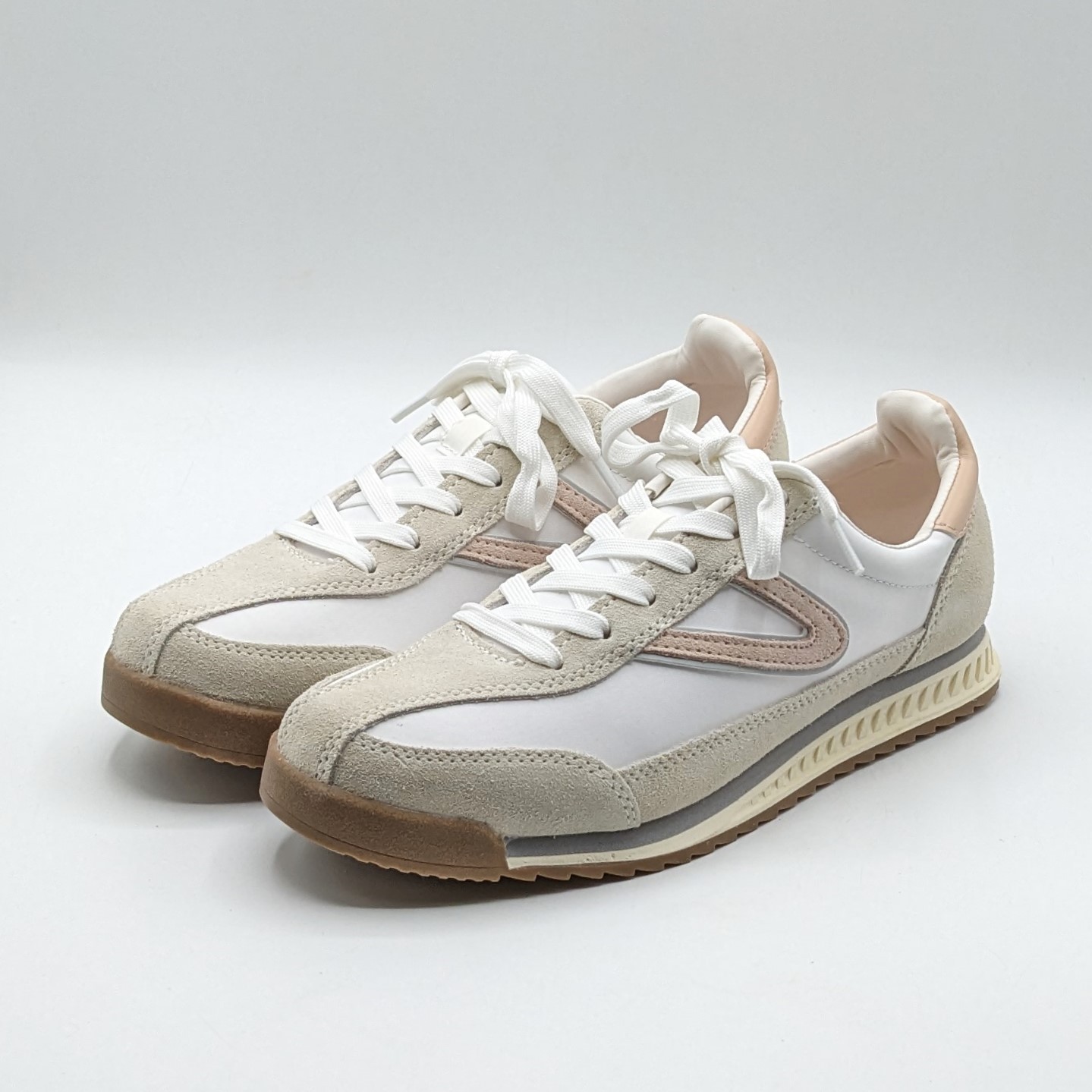 Tretorn “Hailey” Women’s, Leather & Nylon Canvas, Sneaker (White / Pink) – NEW