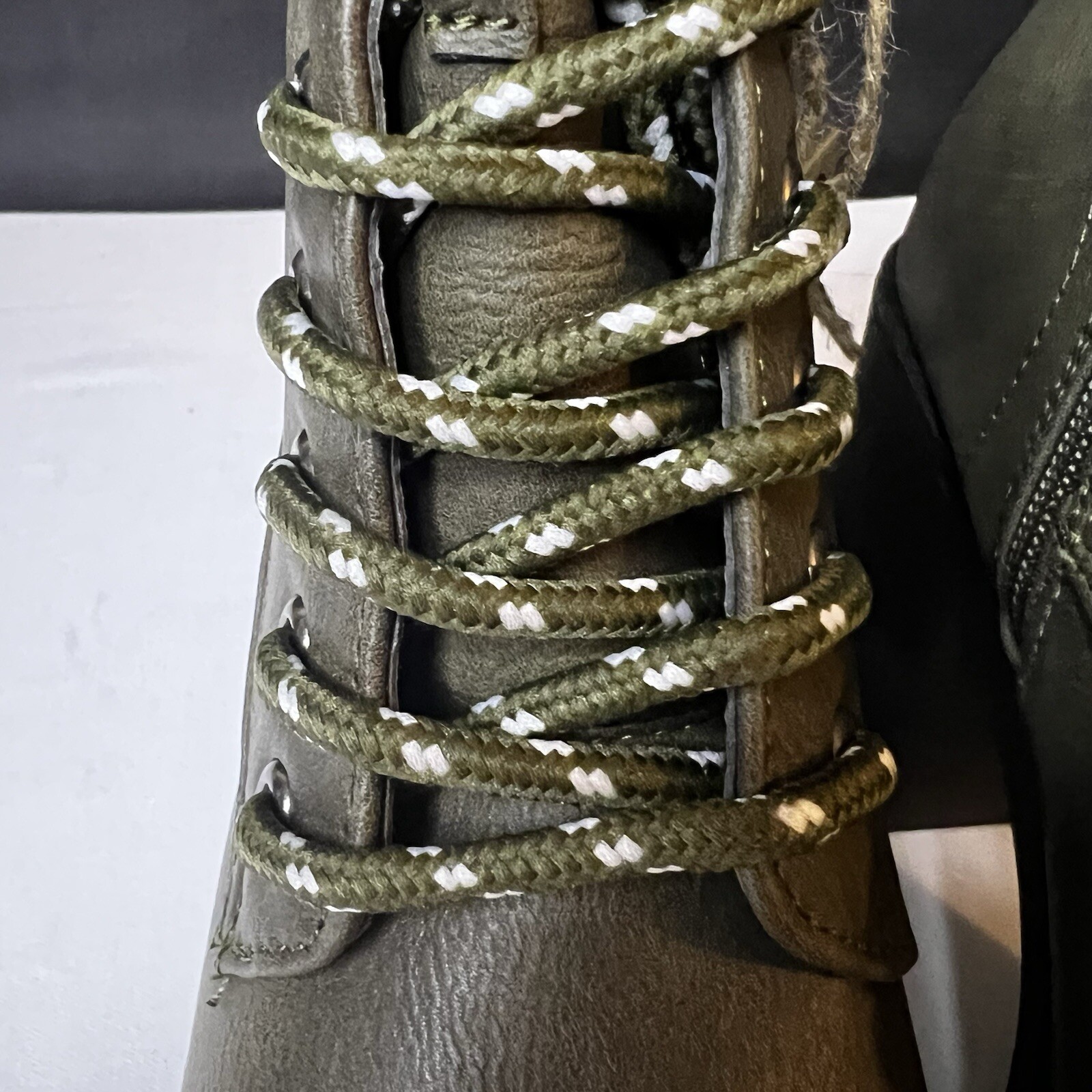 NWB Seven7 Flatiron Ankle Boots Olive Lug Sole Man-Made Materials 3.5″ Heel 8