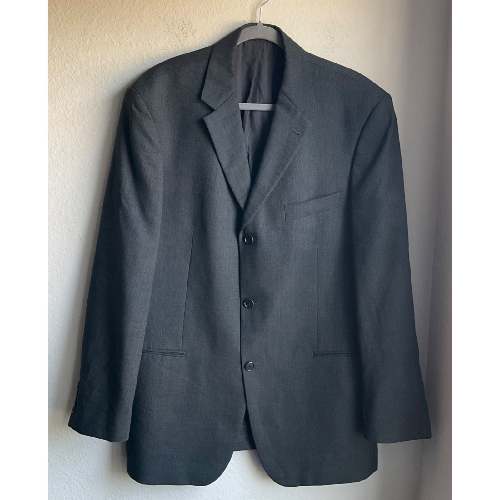 Hugo Boss Men’s size 44R Einstein sport coat Virgin Wool Black and Gray pattern