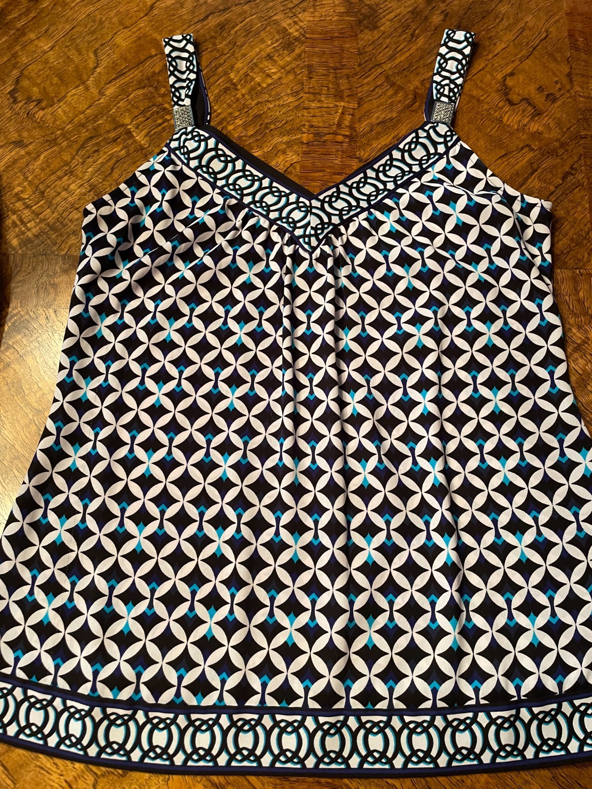WHBM BLACK, WHITE & BLUE V NECK TOP W/SILVER DETAIL ON STRAPS SIZE XS EUC