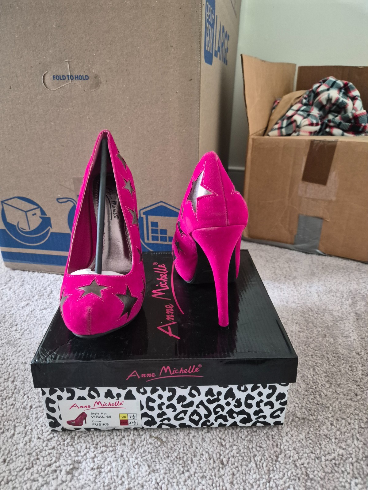 New Anne Michelle Size 8.5 – hot pink high heels with star pattern