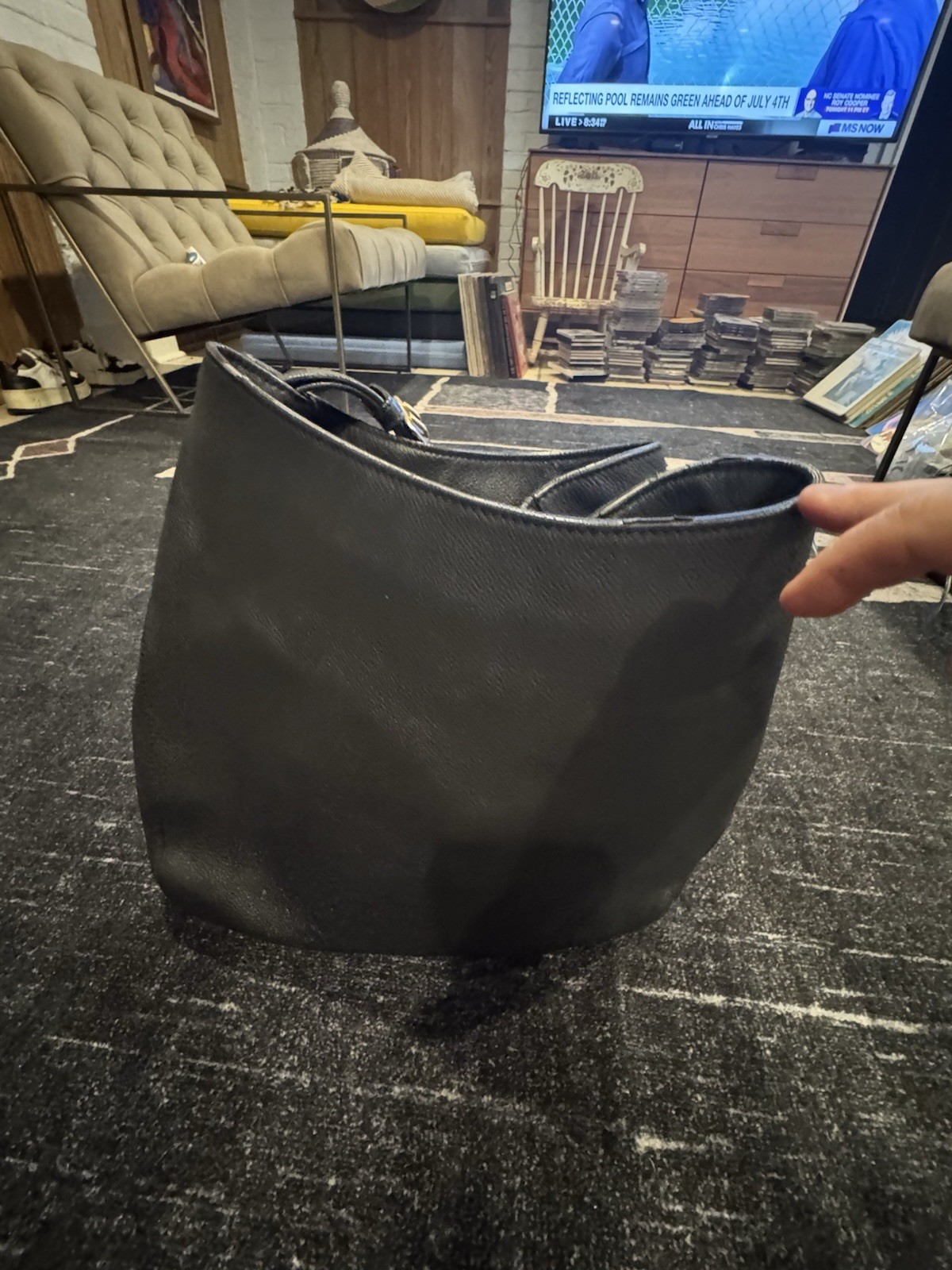Burberry Black Shoulder Bag Check Lining Gold Hardware Magnetic Inner Pockets
