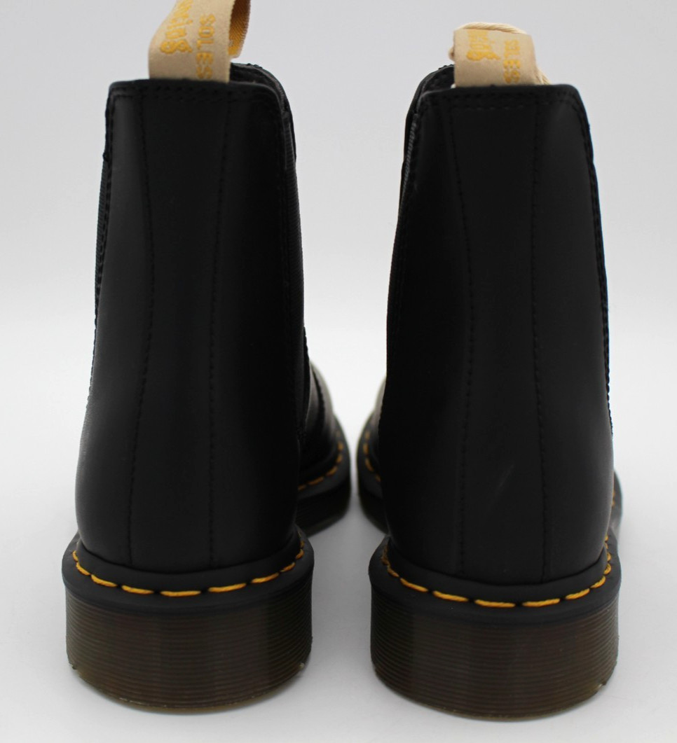 Dr. Martens Vegan 2976 Boots Womens Black Felix Rub Off Chelsea – Size 8