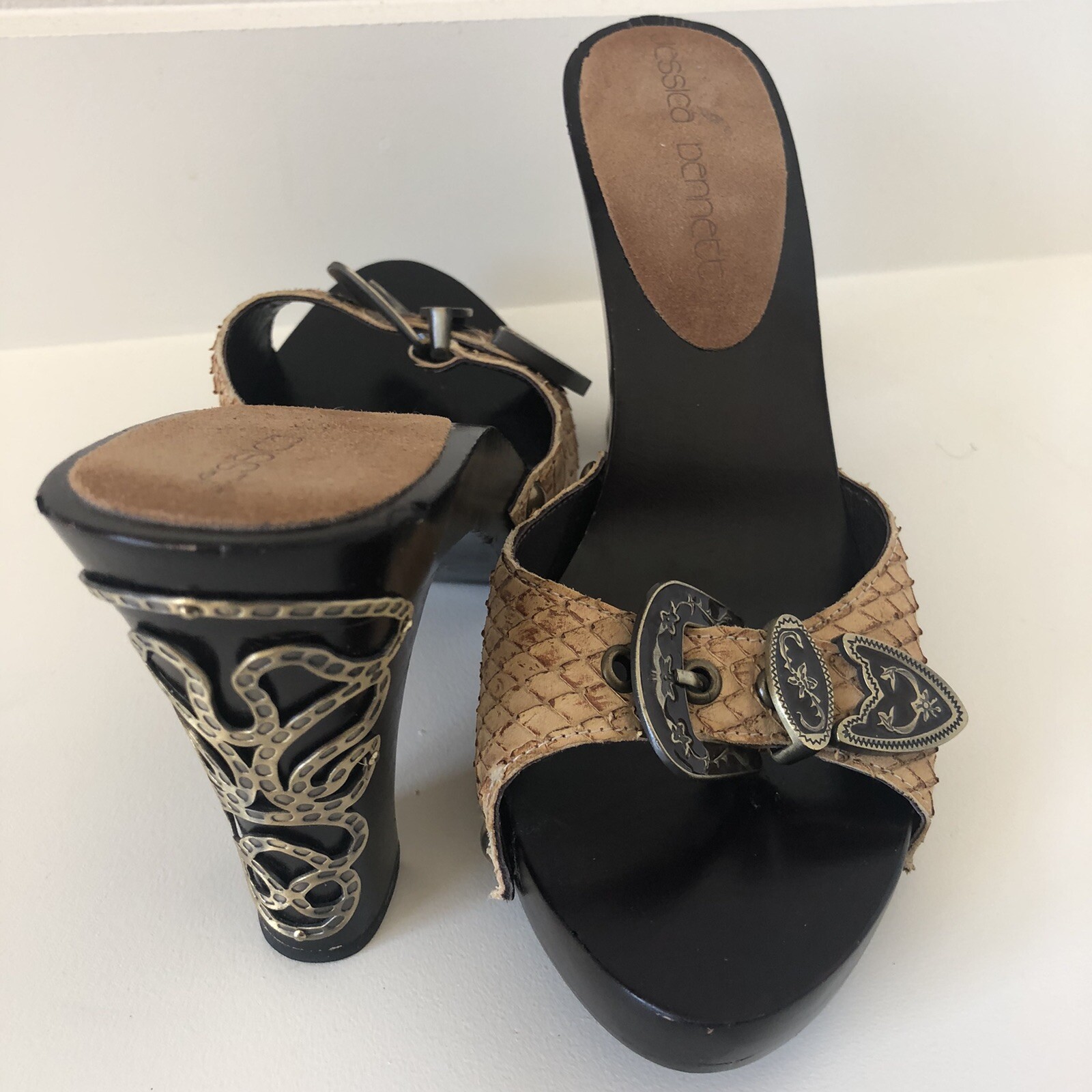 Jessica Bennett Slide Shoe SIZE 6M Wood Sole Tan Sandal Buckle Studs Embellished