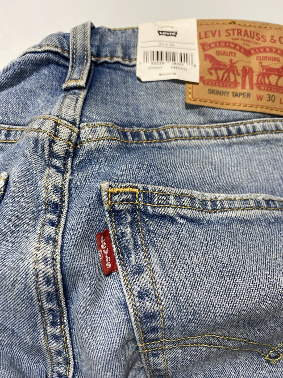 New Levi’s Men’s Skinny Tapered Jeans Size 30×30 Blue Denim Comfortable Stylish