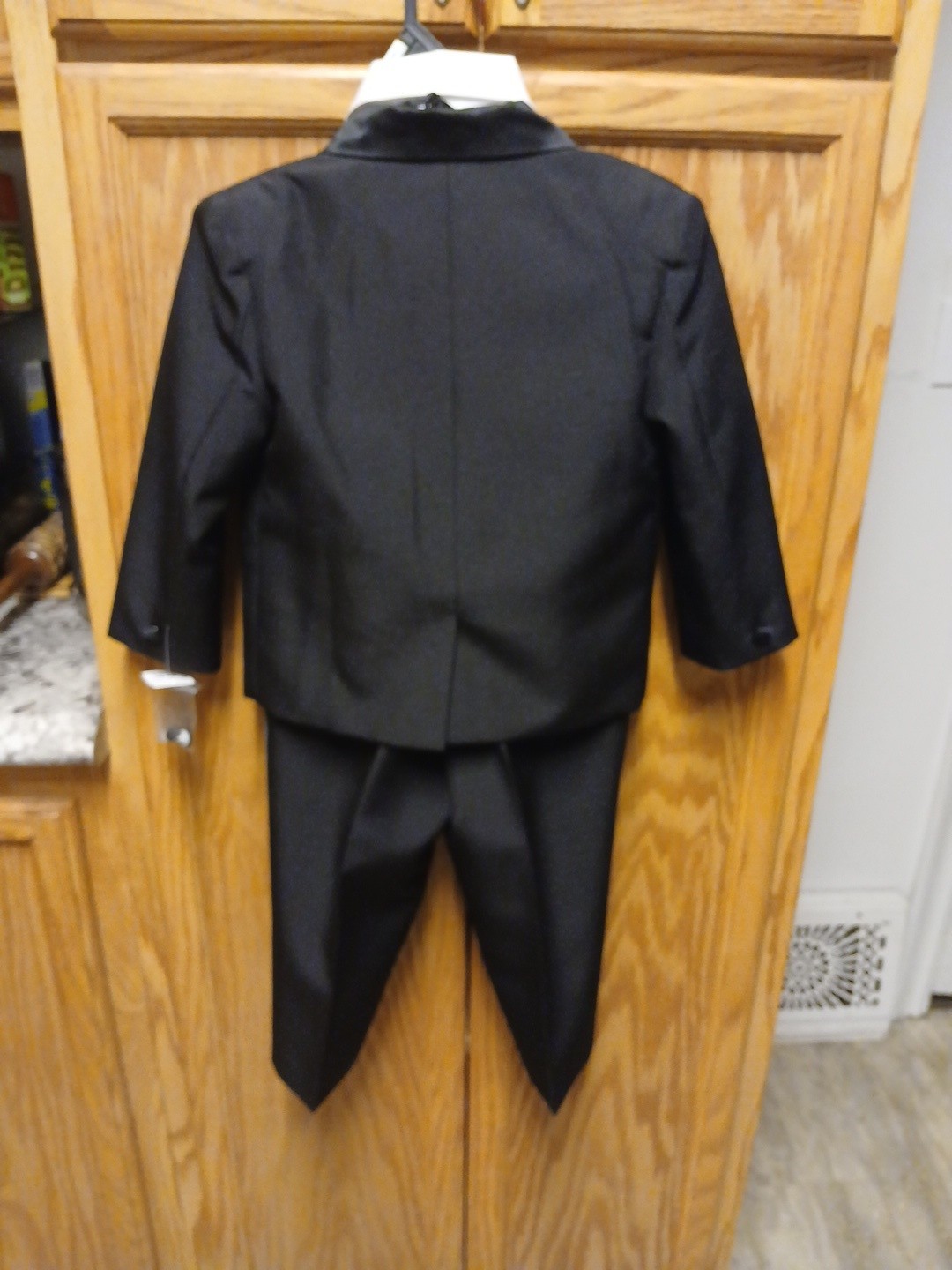 Mens Warehouse Toddler Tuxedo 5 Piece Set Size 3T-NWT