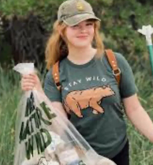 Keep Nature Wild Women’s Small Green STAY WILD T Shirt Bear Outdoor Nature