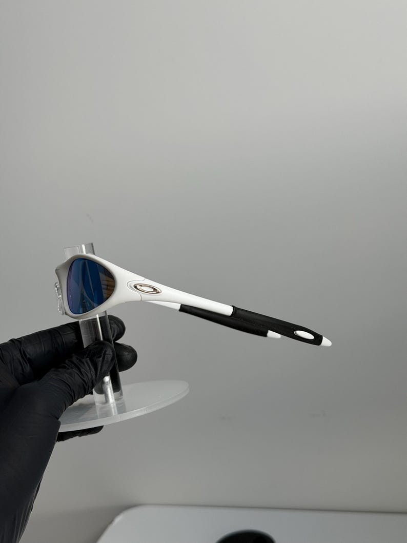 Oakley Minute 1.0 Sunglasses White Blue Y2K Gorpcore Cycling Retro