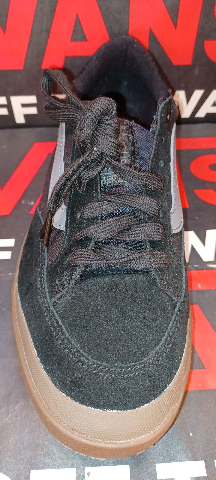 Vans Berle Pro Black/Gum White Men’s 6.5/Women’s 8 Extra Laces [VN0A2XSGB9M]