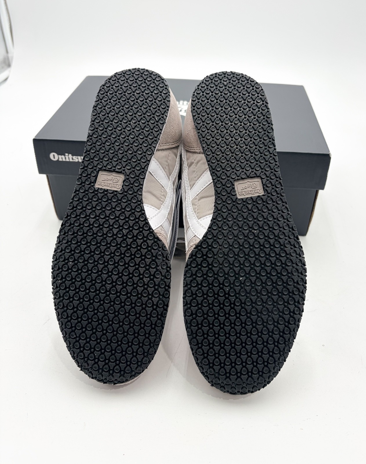 【NEW】Onitsuka Tiger SERRANO Oyster Grey/White Sneaker (Men’s US 6.5) From US