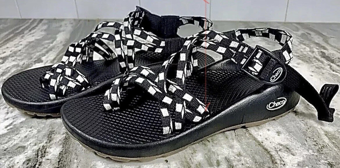 Size 8 – Chaco ZX/2 Women’s Classic Strappy Sport Sandals. Black White J107214