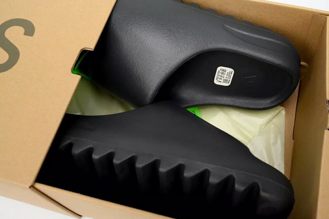 Adidas Yeezy Slide HQ6448 Onyx Unisex Slipper Outdoor Sandal New Without Box