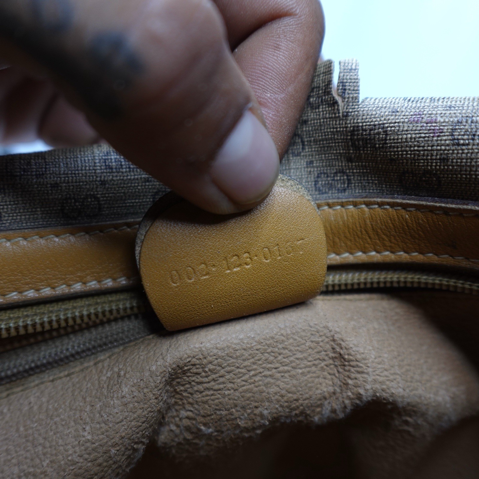 Vintage Gucci GG Supreme Monogram Boston Bag Tan Leather Italy Need Light Repair