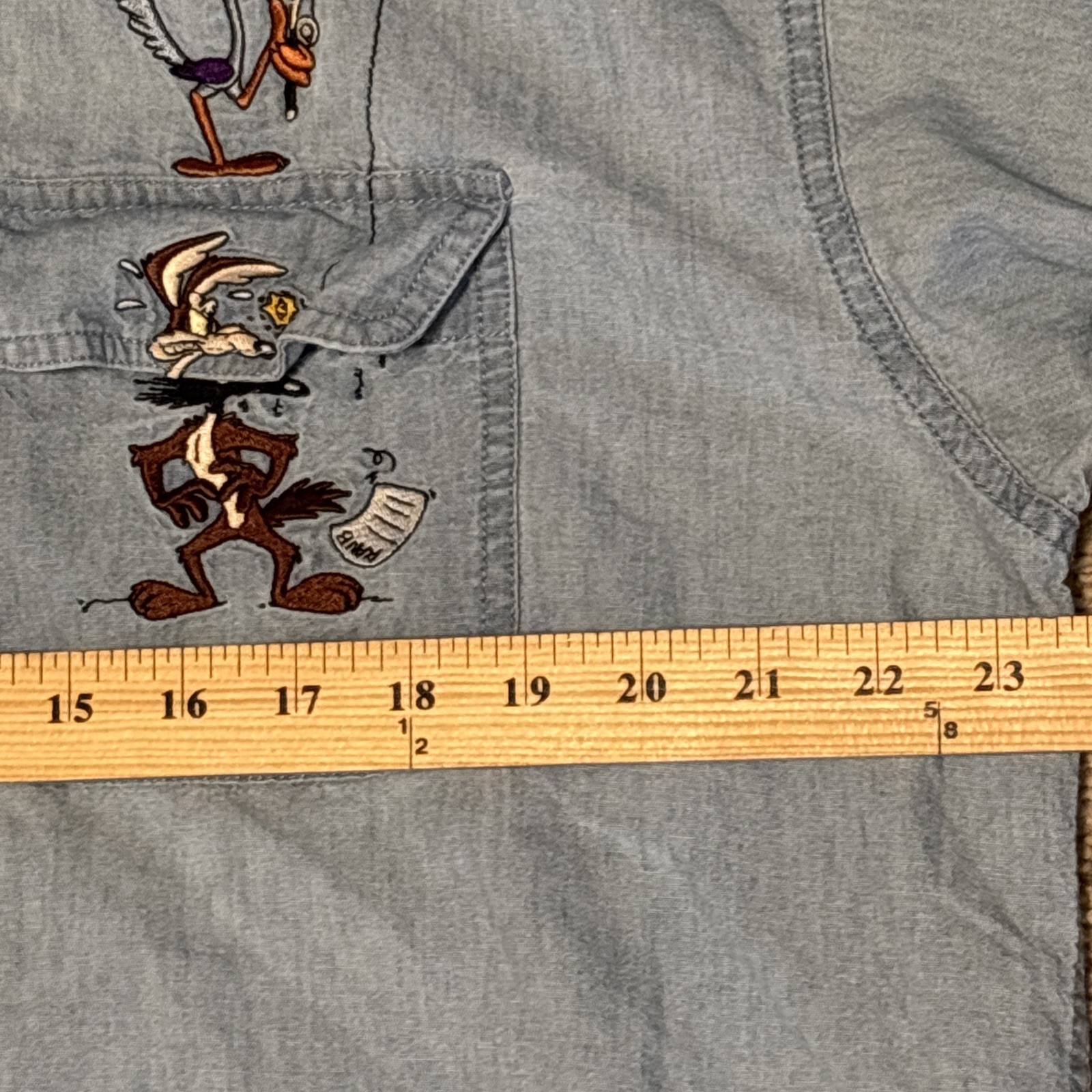 Vintage Warner Bros Looney Tunes Embroidered Blue Denim Button Up Shirt Men L