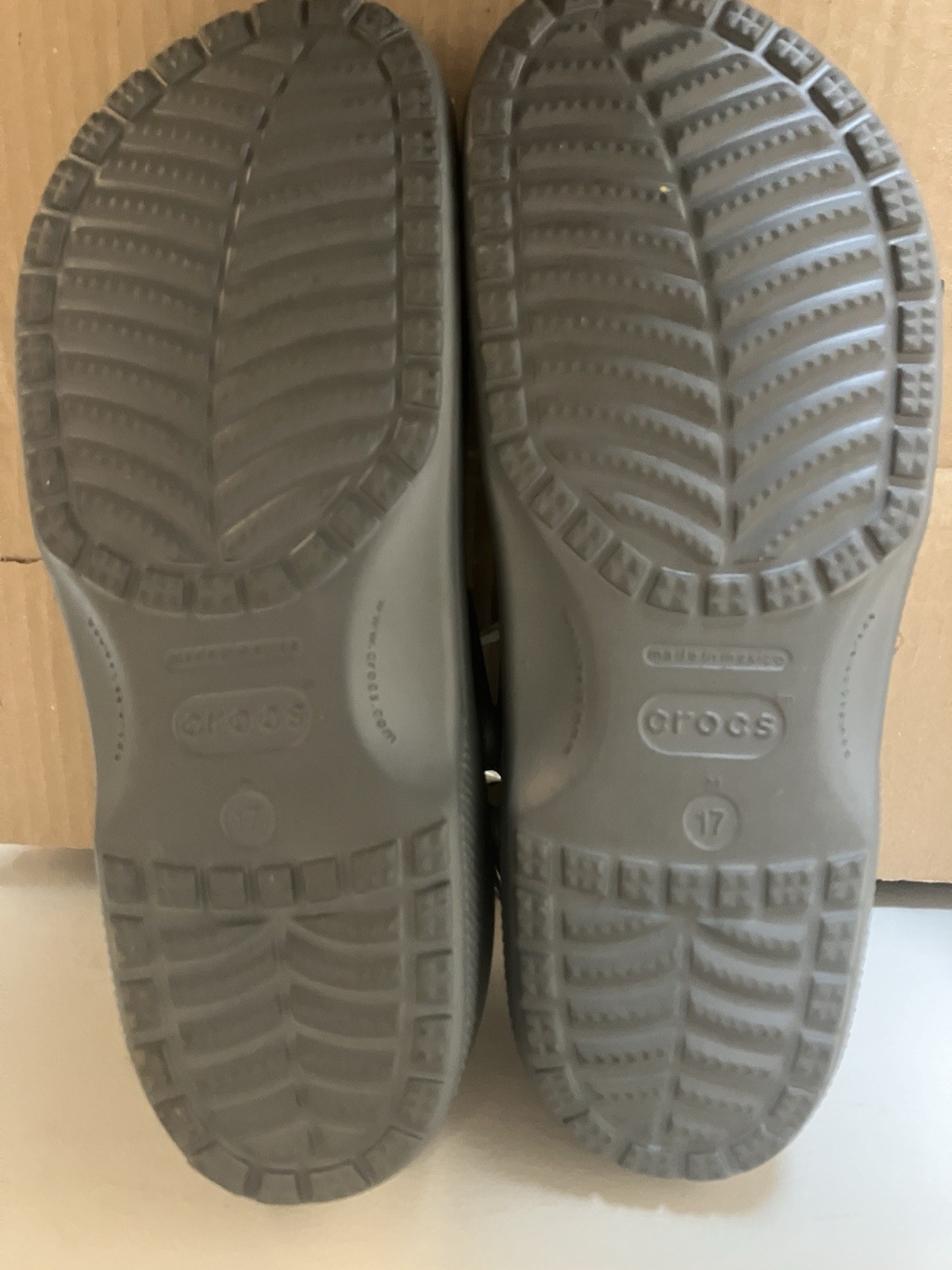 Crocs Classic Men’s US 17 Gray Clog Sandal Slip-On Synthetic Upper Logo