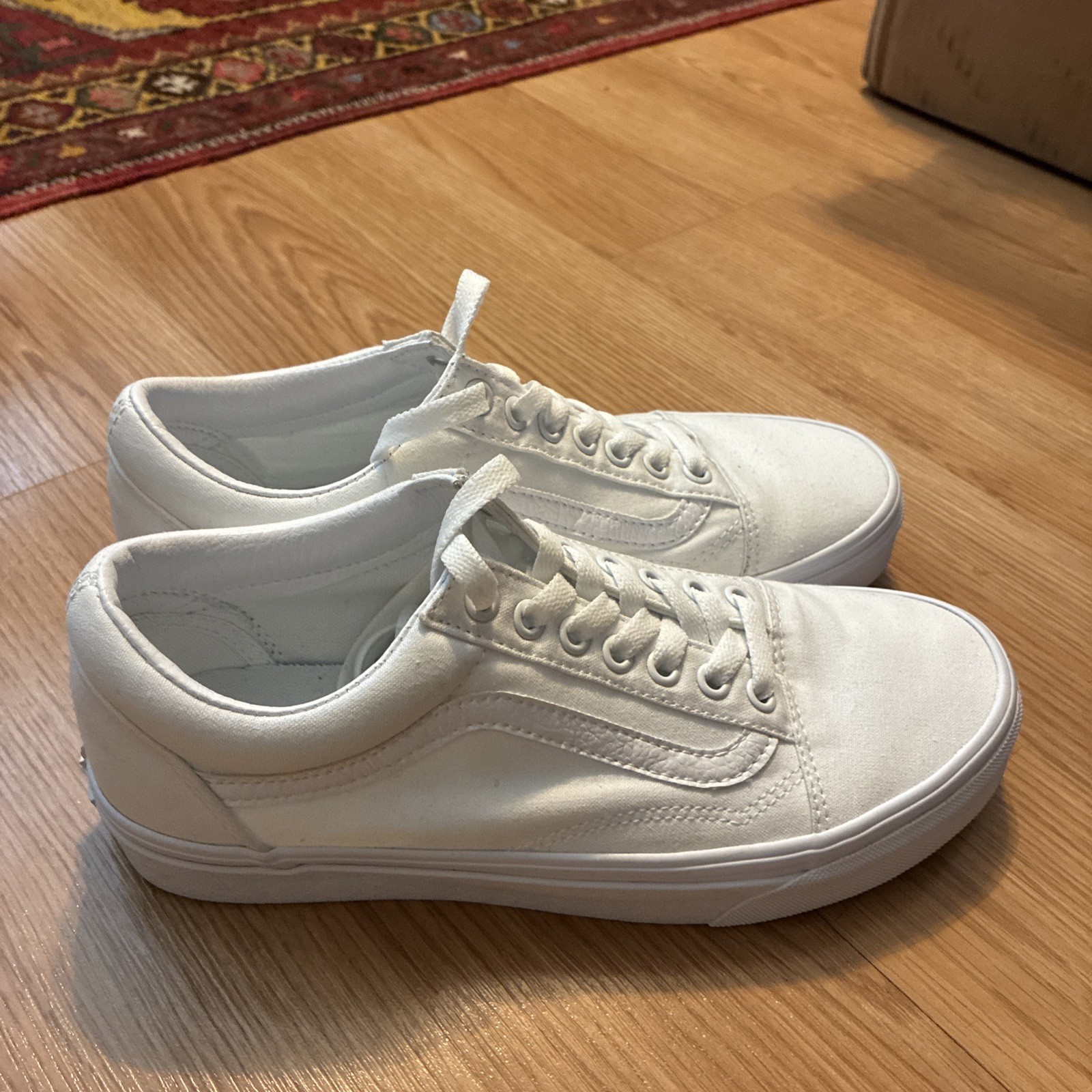 Vans Old Skool Womens Size 8 White Athletic Skateboard Walking Shoes Sneakers