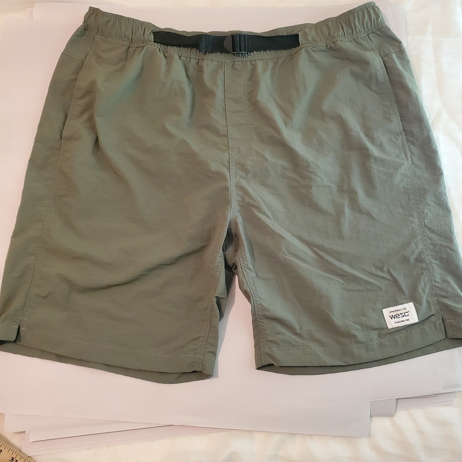 WESC Mens Olive Green Nylon Utility Shorts Mesh Lined Web Belt Hiking 8″ Inseam