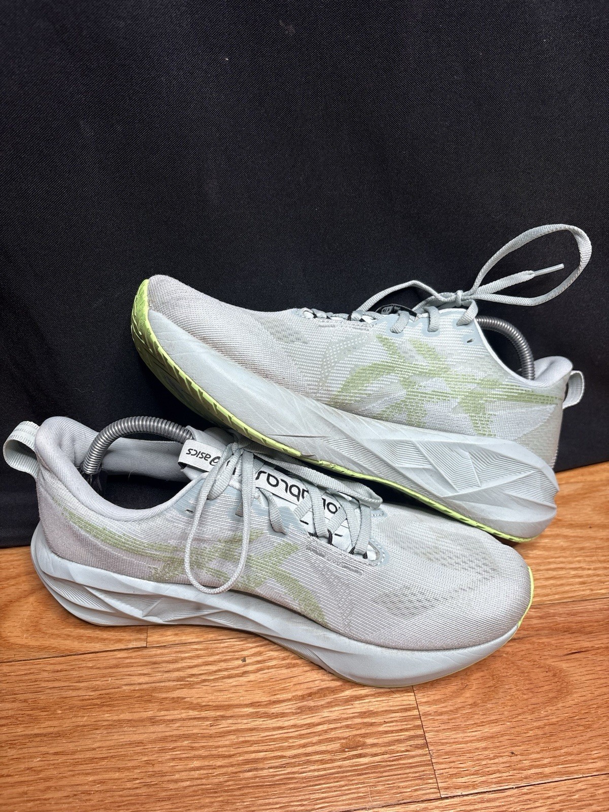 Men’s Asics Novablast 5 Cold Moss Light Orange 9.5 D Medium Running Sneakers