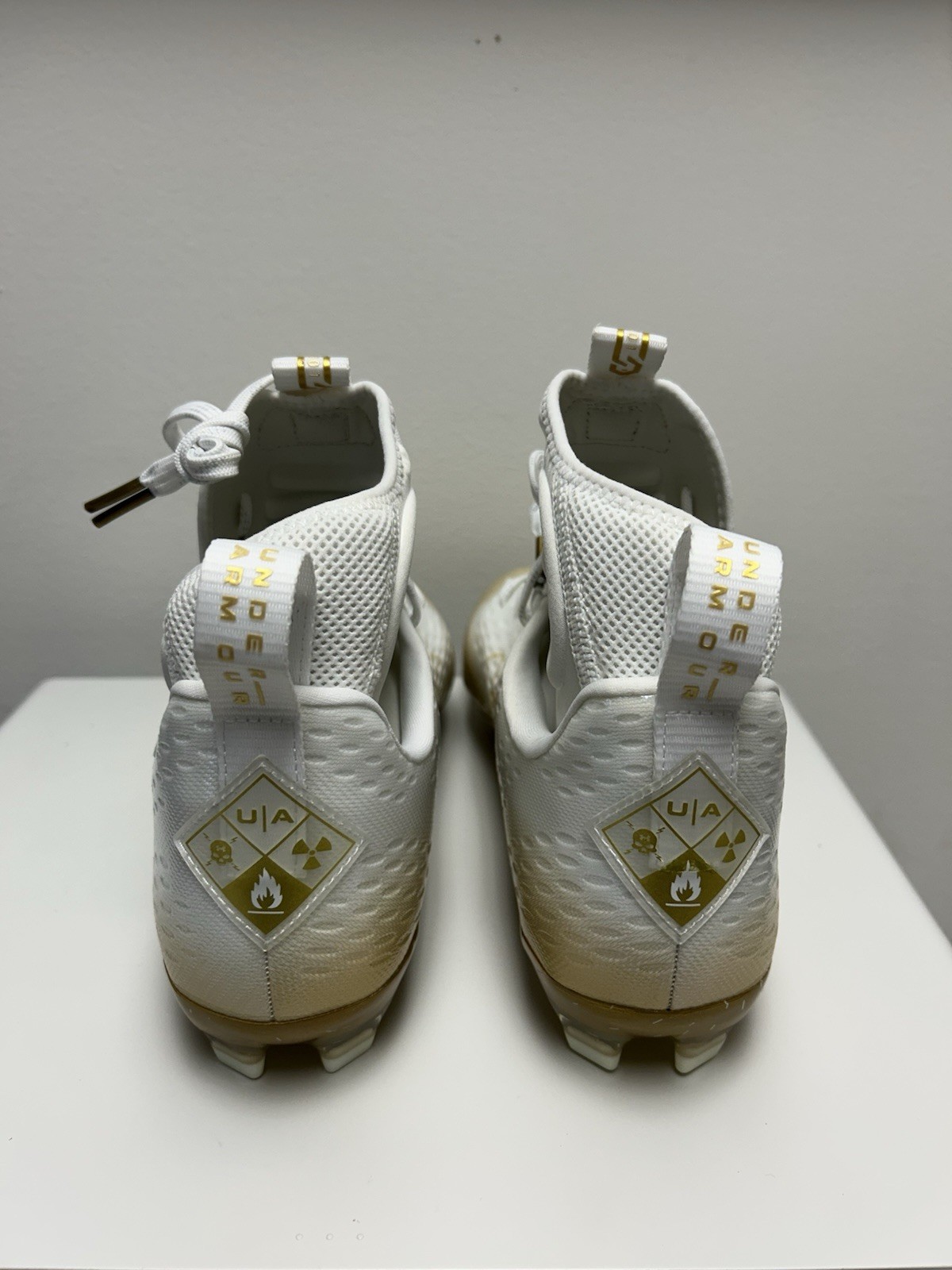 Size 11-Men’s Under Armour Spotlight Lux Football Lacrosse Cleats White Gold NEW