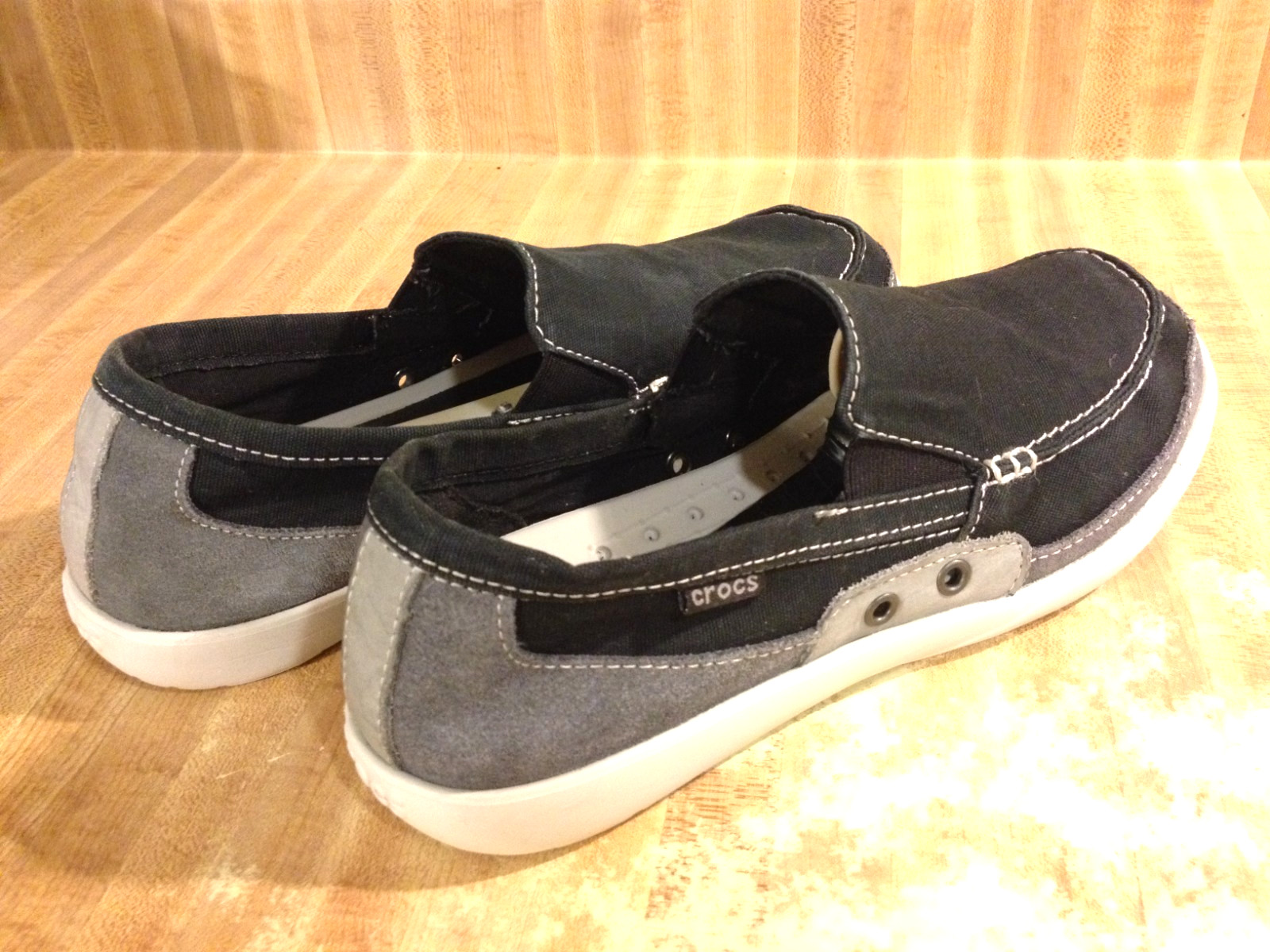 Crocs Mens 9M Walu Accent Black Gray Canvas Slip On Beach Bum Vagabond Loafers