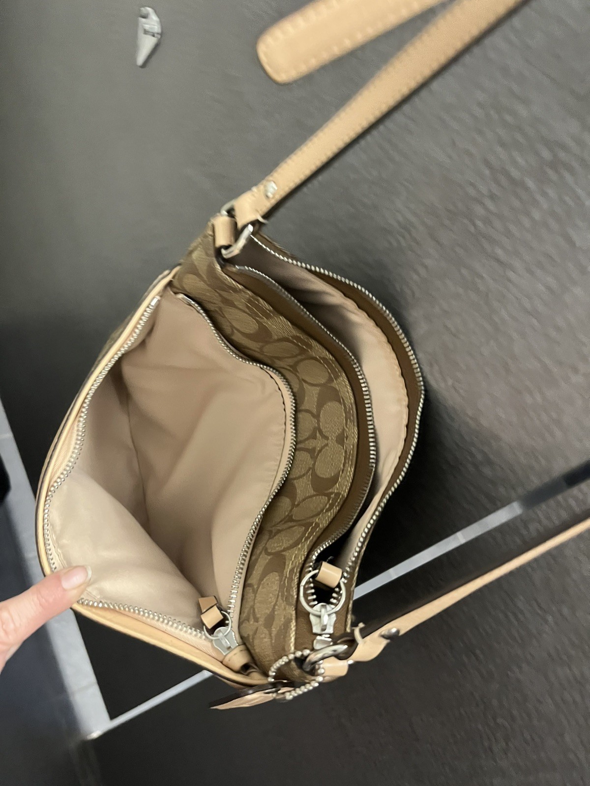 NEW Authentic Coach Heritage Peyton Signature Bag in Khaki/Ivory