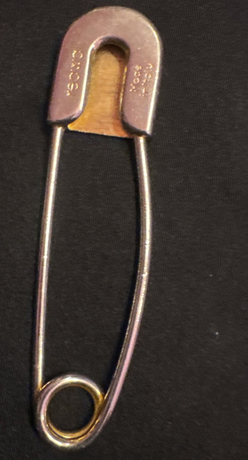 VTG Moschino Punk Chic Safety Pin Charm Keychain, Redwall Italy, 1×4” Y2K 80’s
