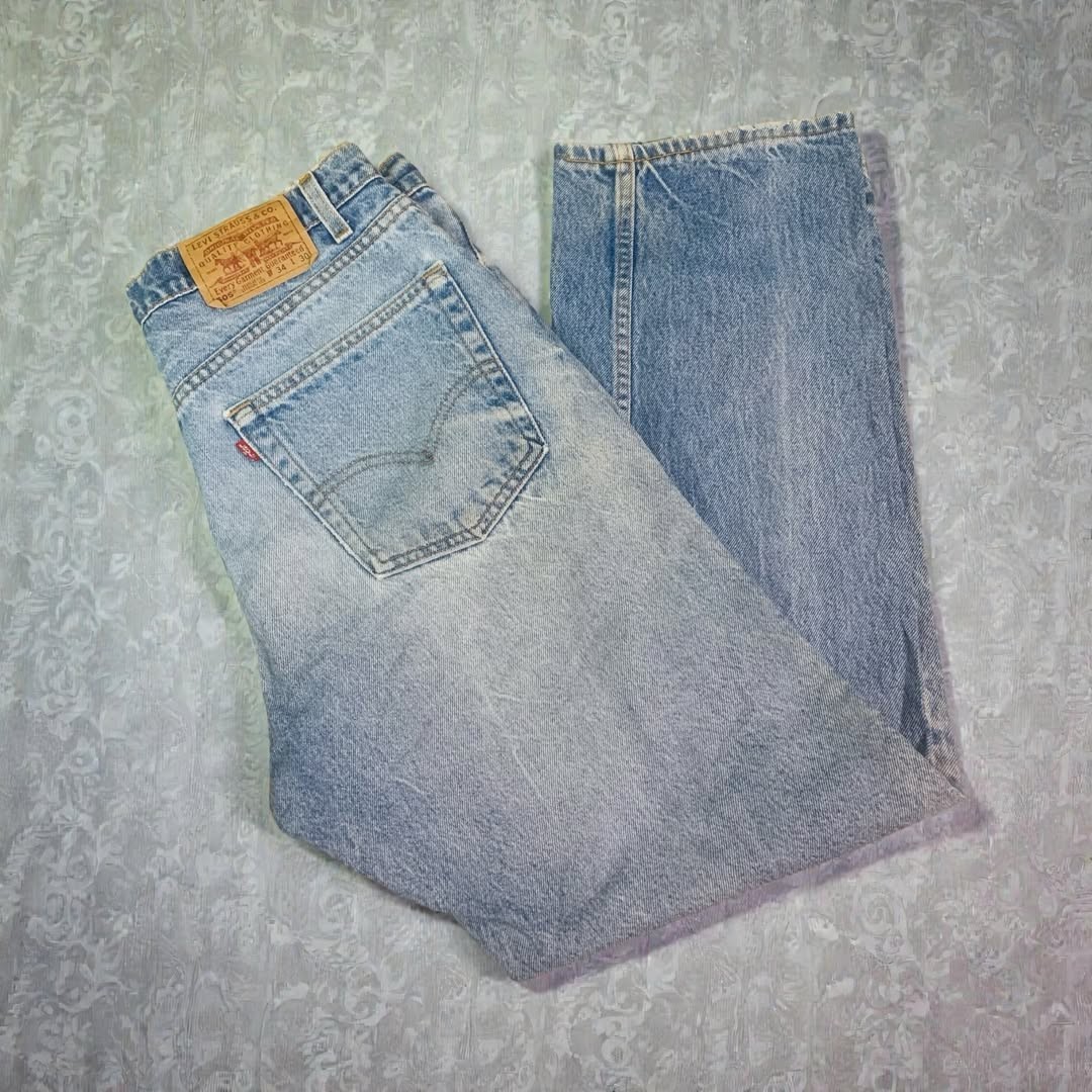Vintage Levi’s 505 Size 34*30 Regular fit straightt leg made in USA 98