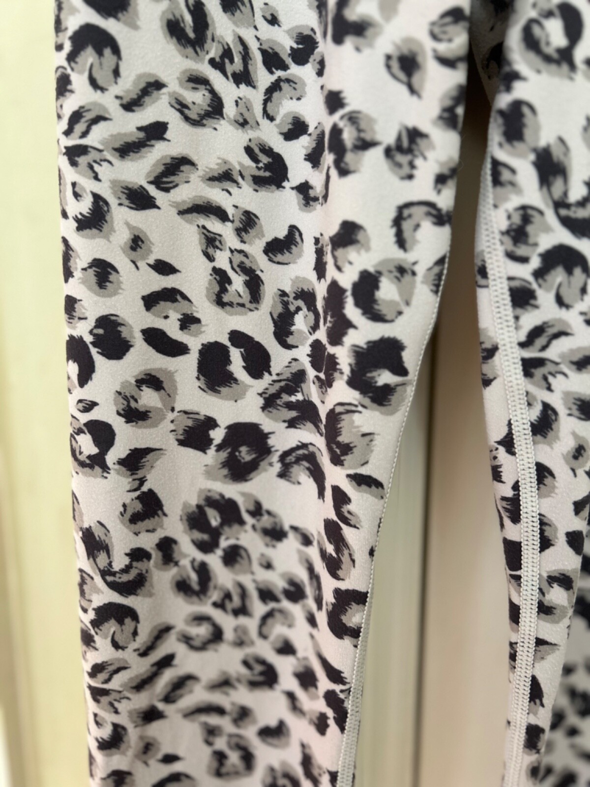Varley Century Animal Print Tan Taupe Leopard High Rise 7/8 Leggings Size XS